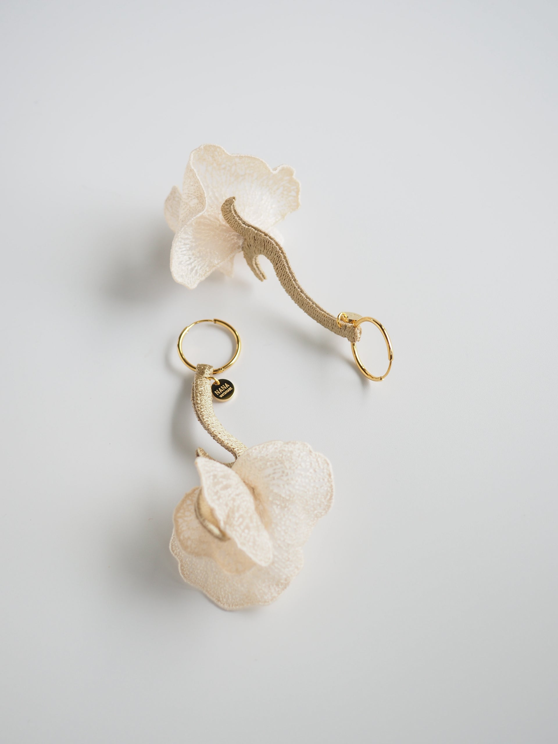 FRAGRANT VINES / SINGLE EARRING / IVORY