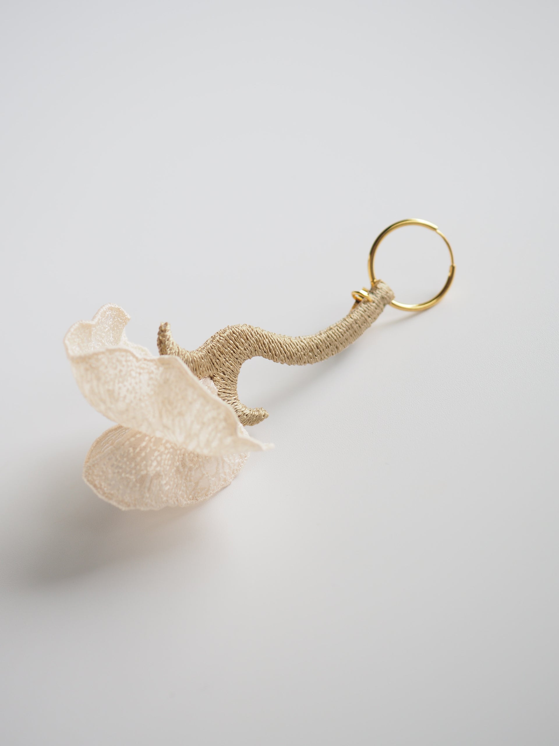 FRAGRANT VINES / SINGLE EARRING / IVORY
