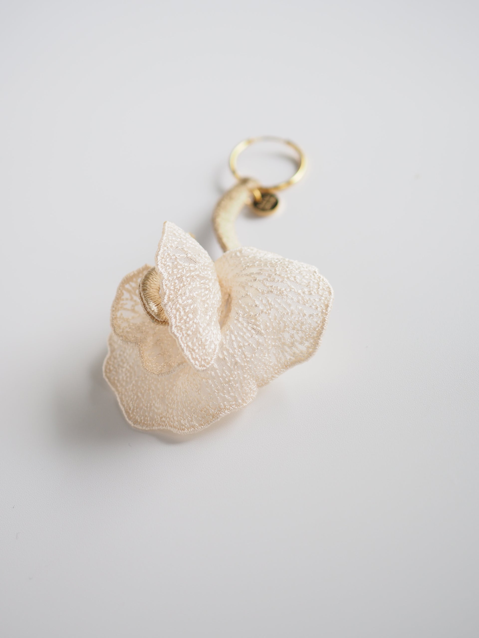 FRAGRANT VINES / SINGLE EARRING / IVORY
