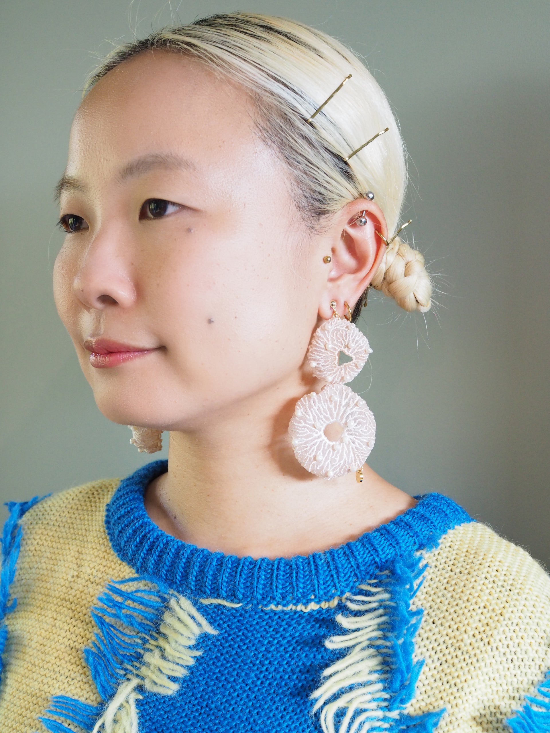 CORAL EGG PEARL / EARRINGS / ECRU