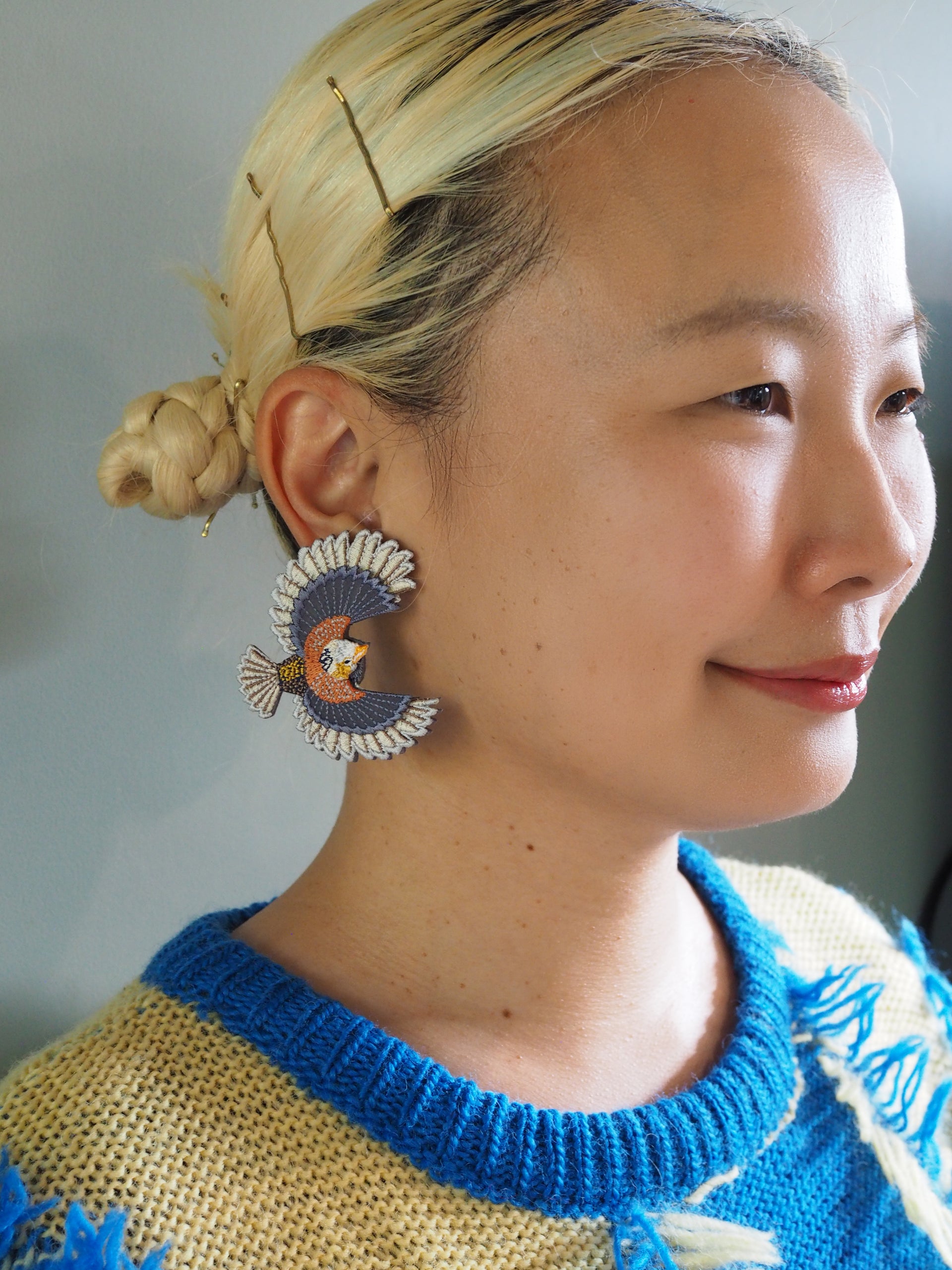 BIRD / EARRINGS / GRAY