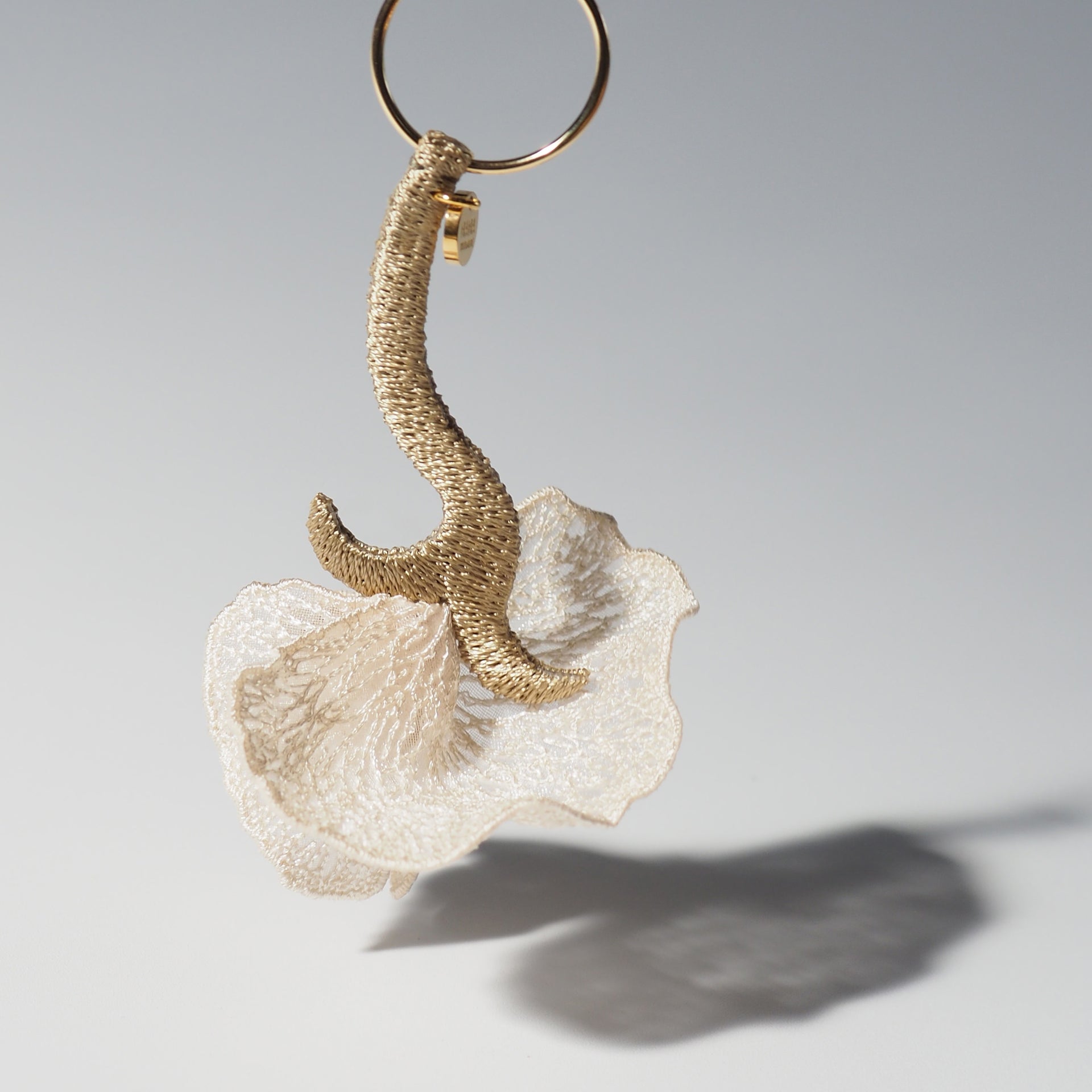 FRAGRANT VINES / SINGLE EARRING / IVORY