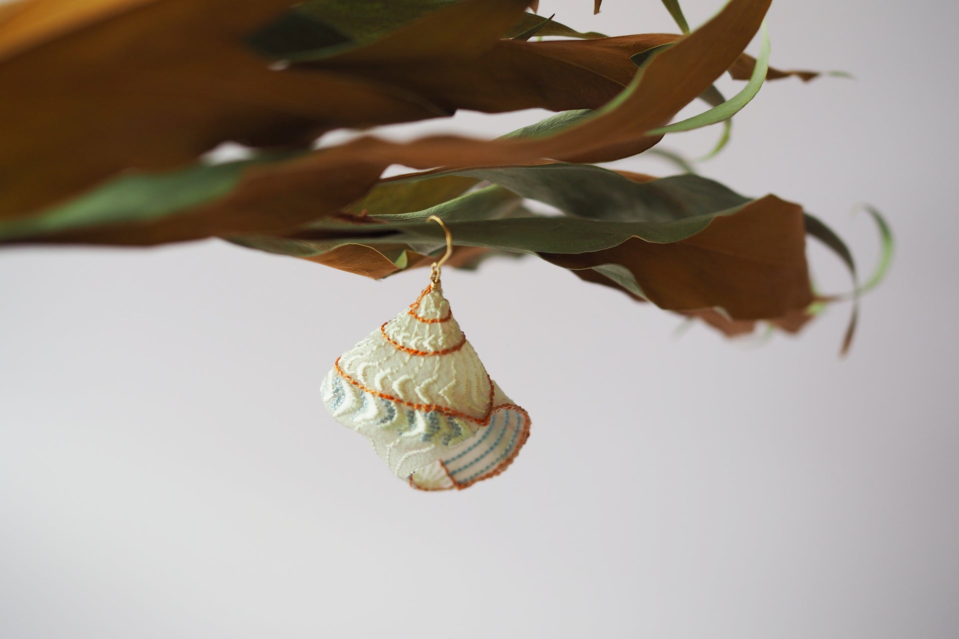 CONCH / EARRING / IVORY