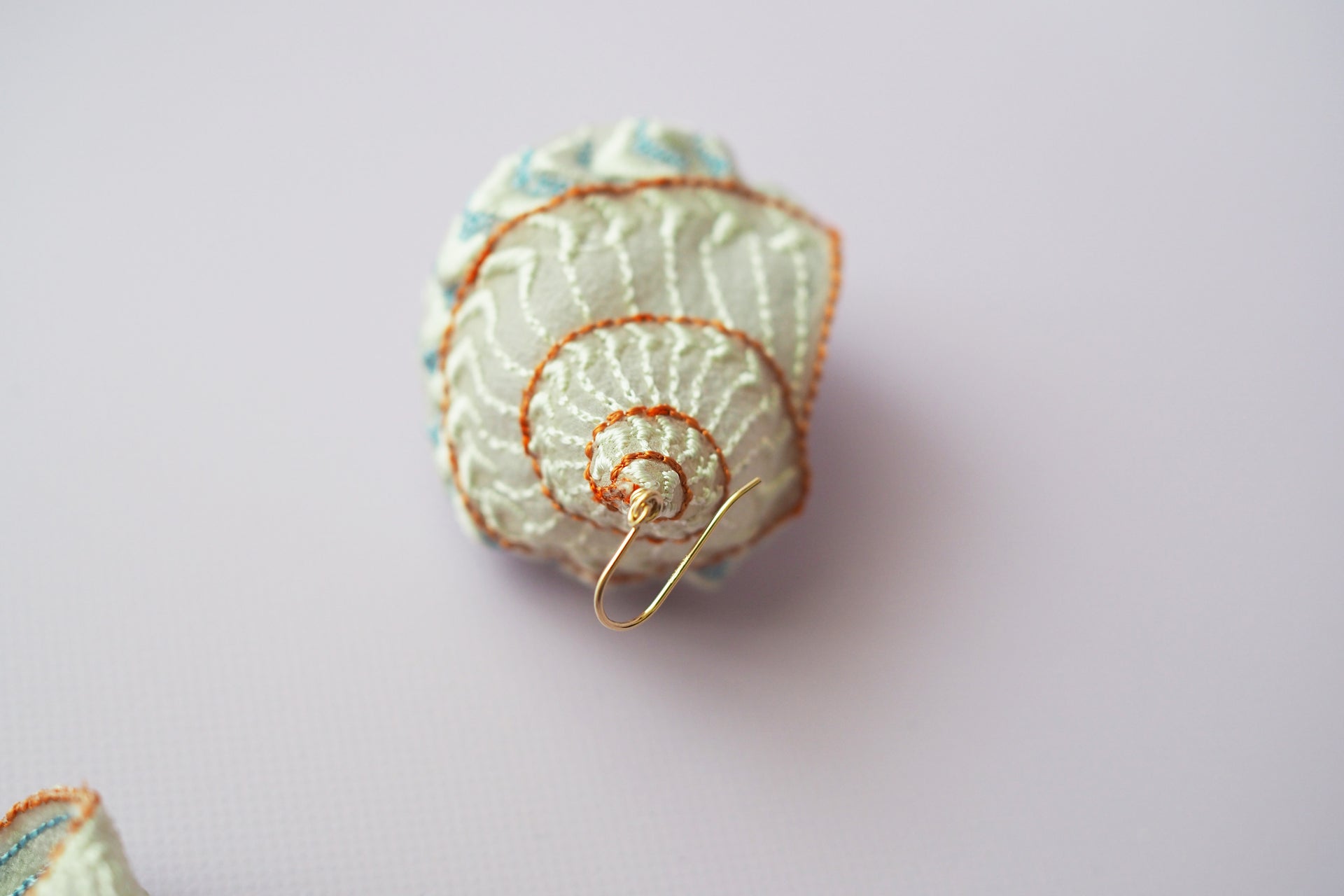 CONCH / EARRING / IVORY