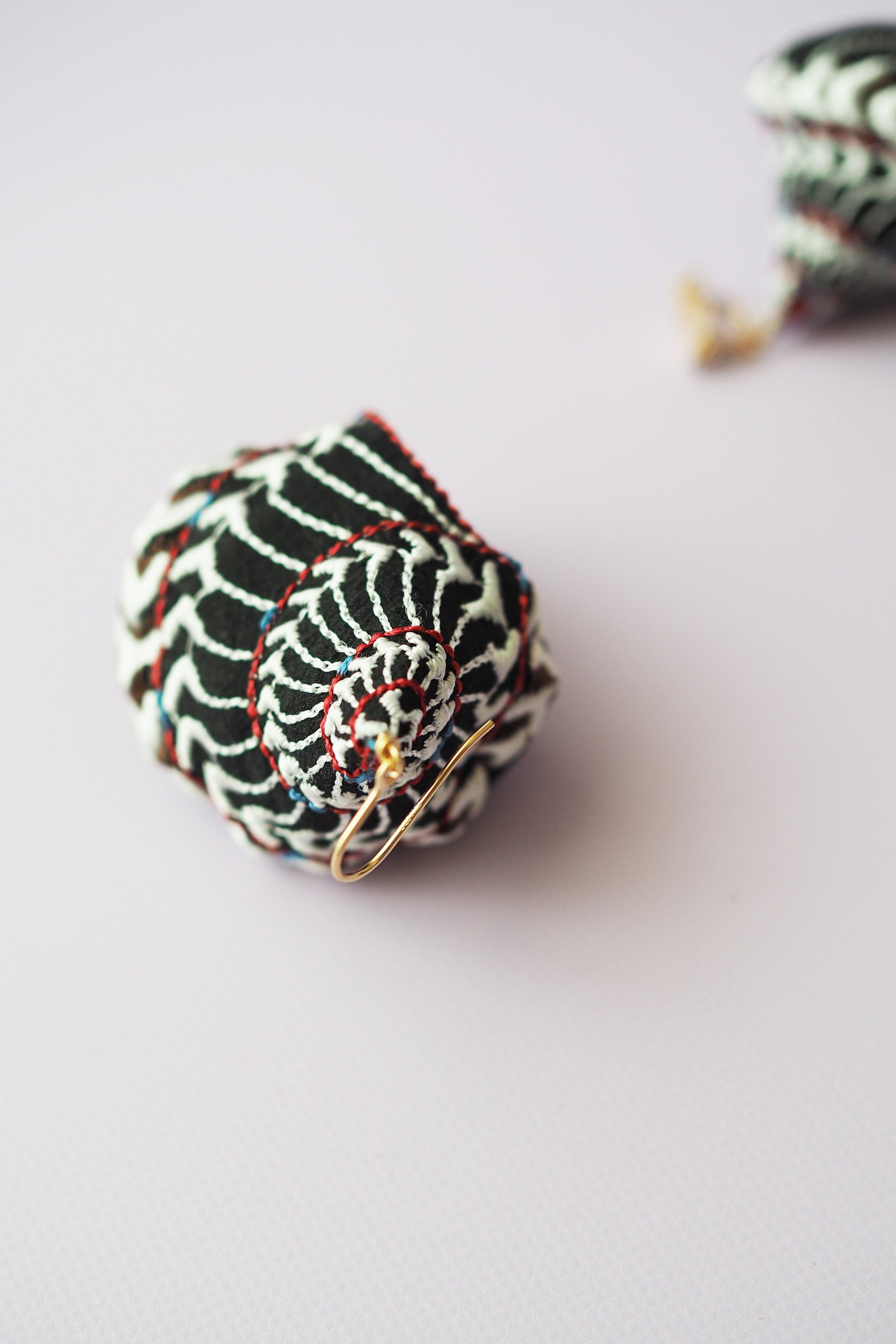 CONCH / EARRING / BLACK