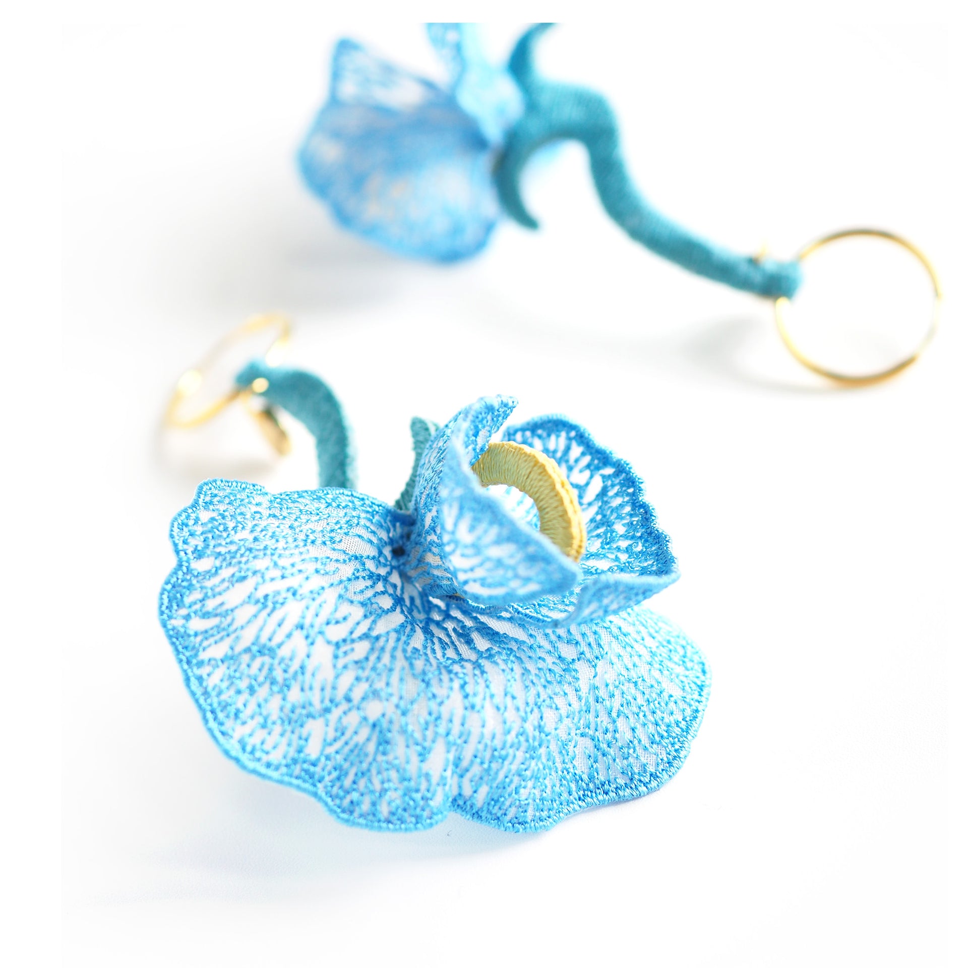FRAGRANT VINES / SINGLE EARRING / BLUE