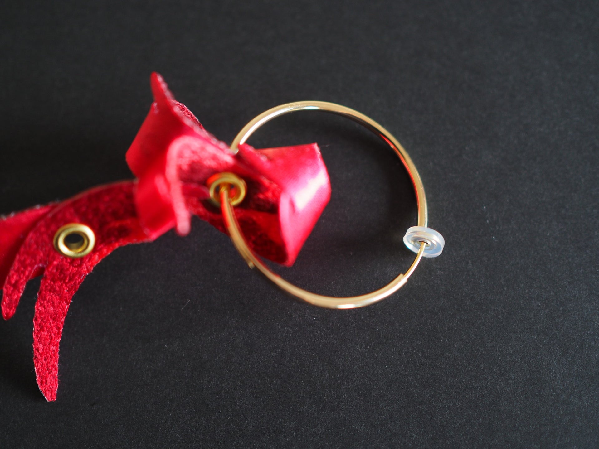 CLAW / EARRINGS / RED