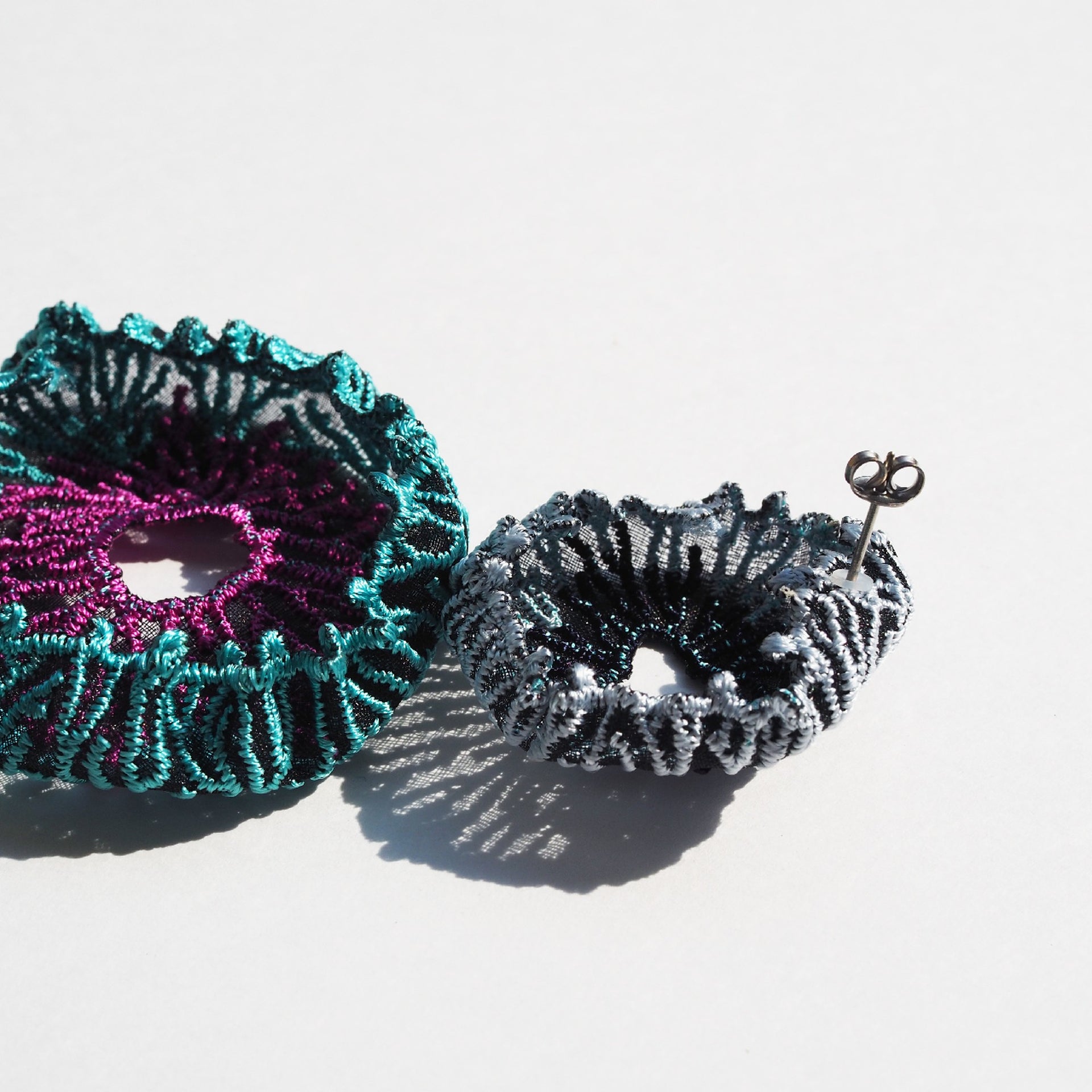 CORAL EGG / EARRINGS / FUCHSIA