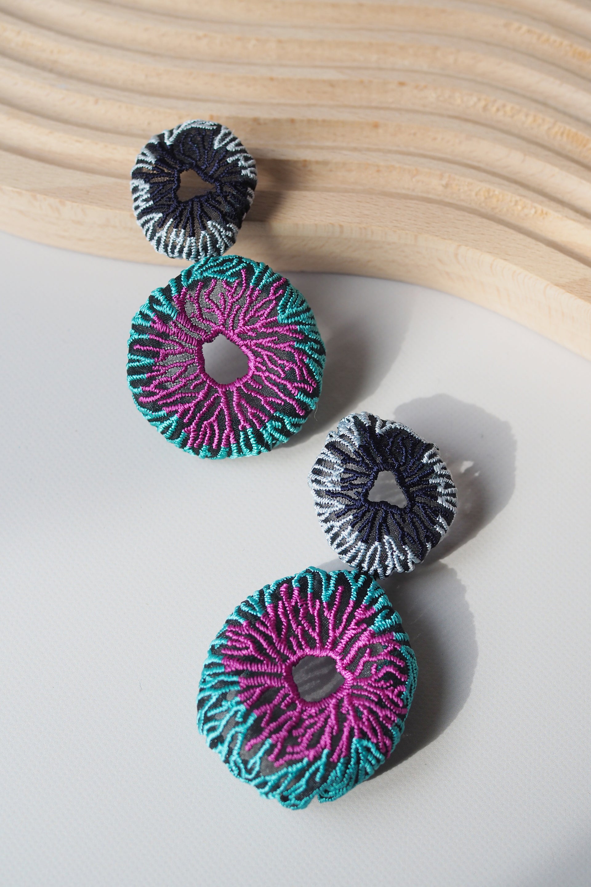 CORAL EGG / EARRINGS / FUCHSIA