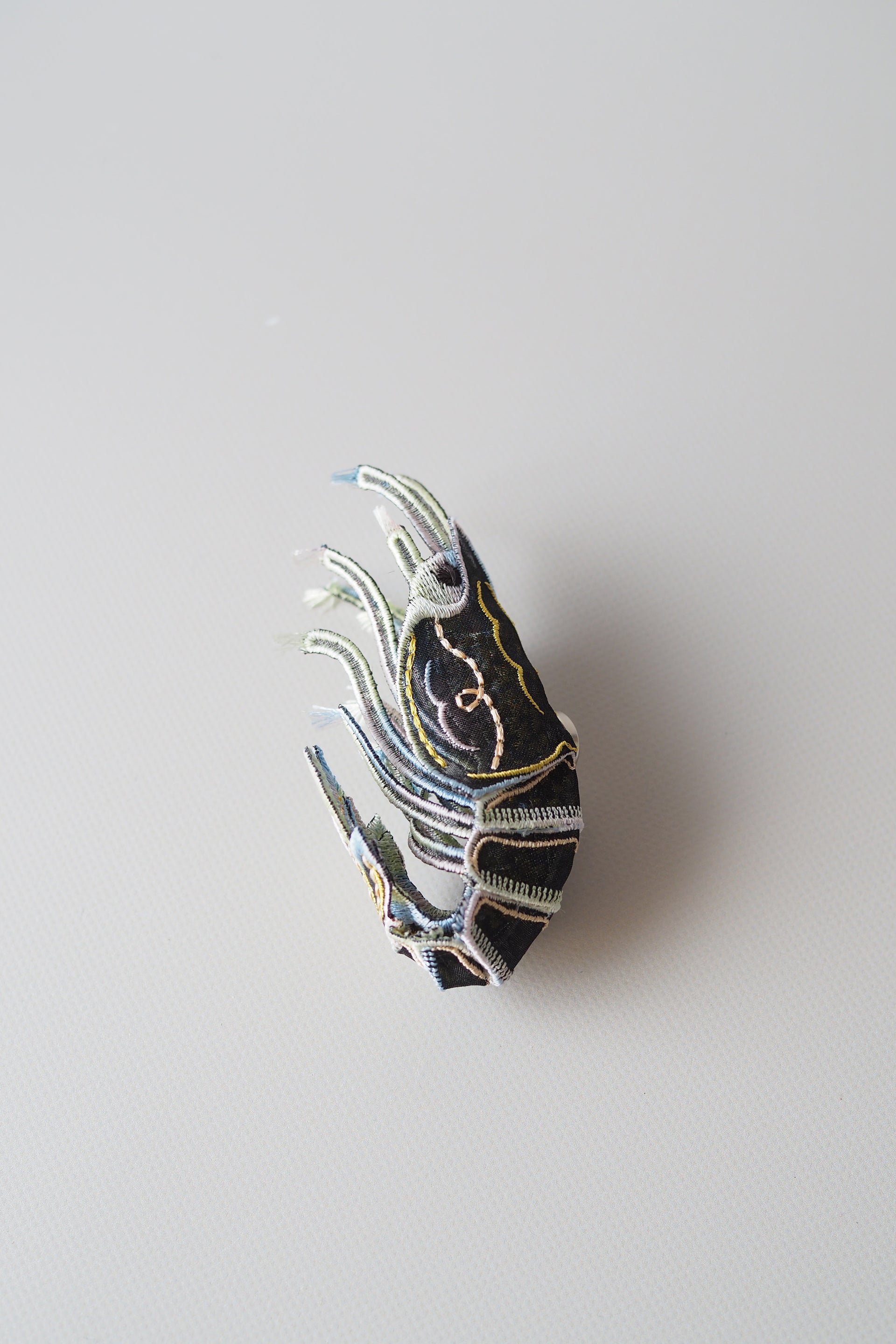 SHRIMPS / BROOCH / BLACK