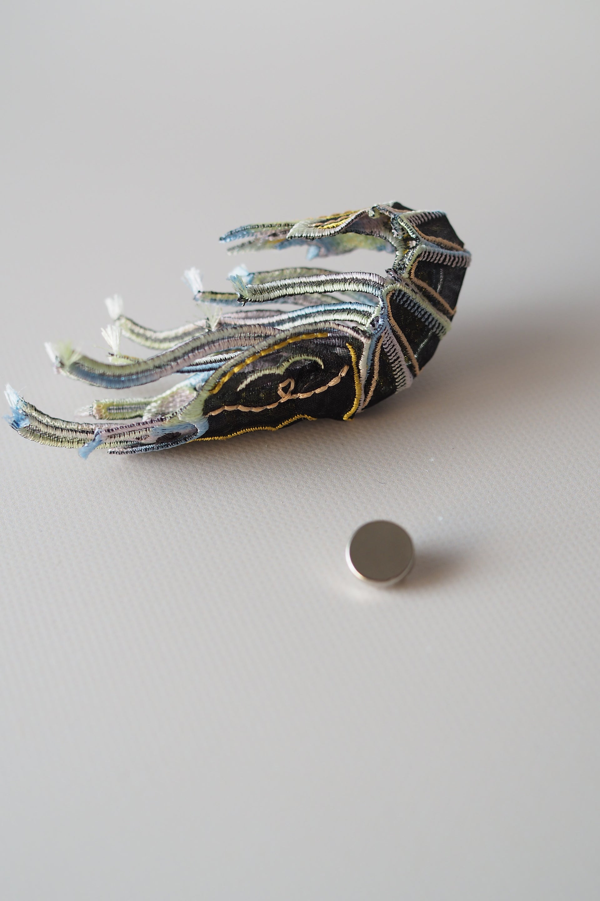 SHRIMPS / BROOCH / BLACK