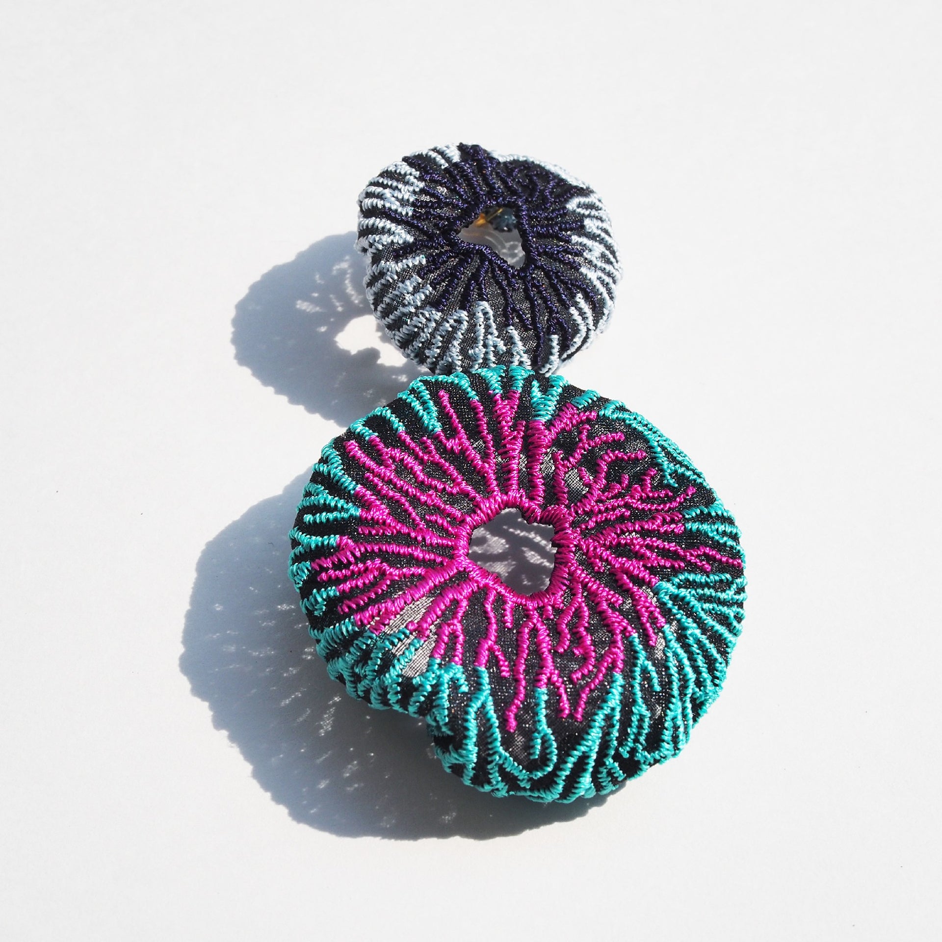 CORAL EGG / EARRINGS / FUCHSIA