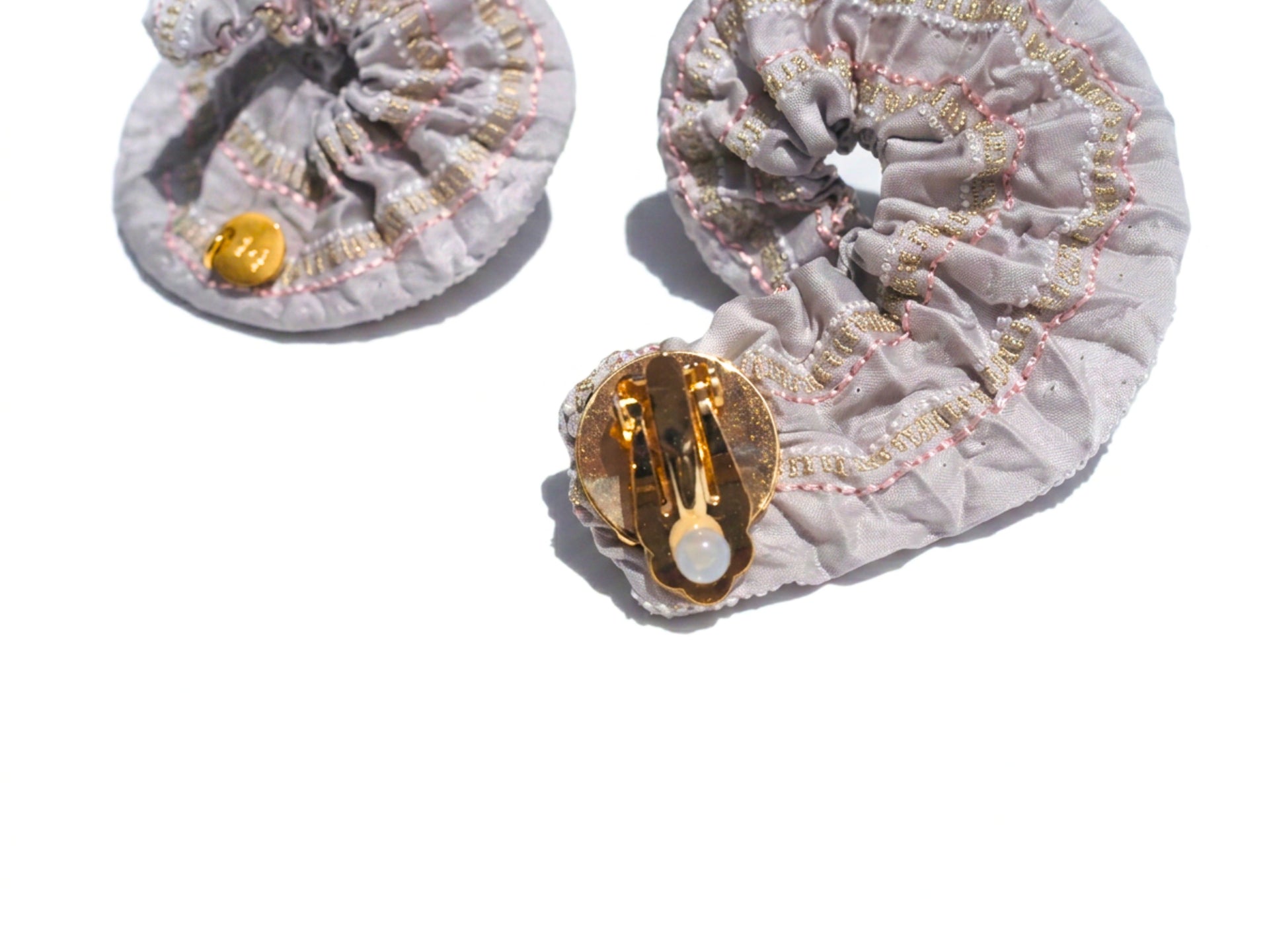 CORNU / EARRINGS / BEIGE