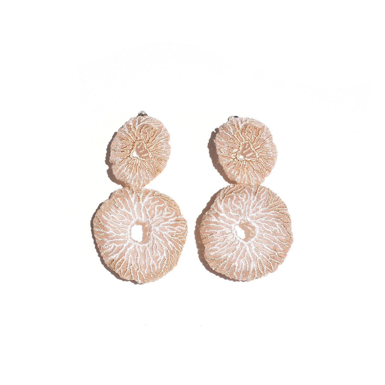 ARRO / CORAL EGG / EARRINGS / ECRU