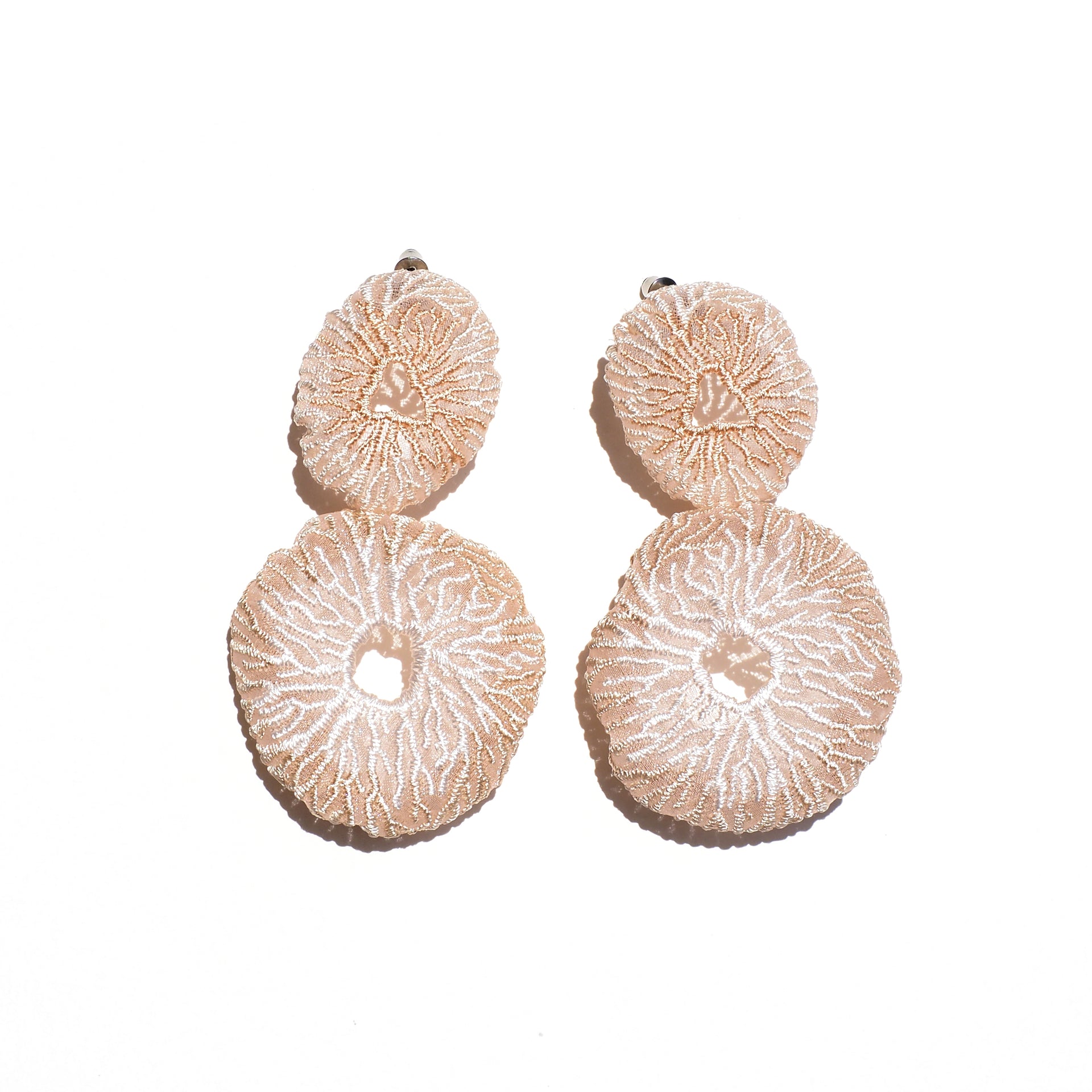 CORAL EGG / EARRING / ECRU