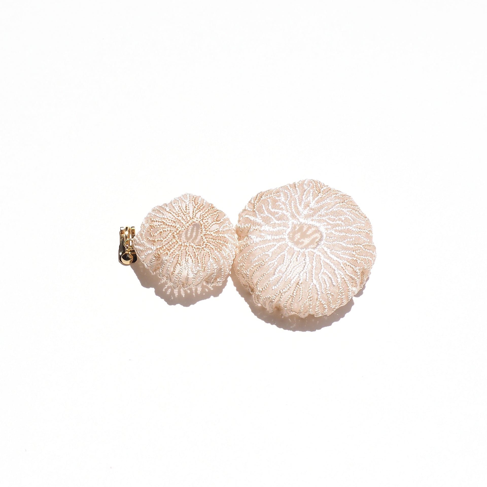 CORAL EGG / EARRING / ECRU