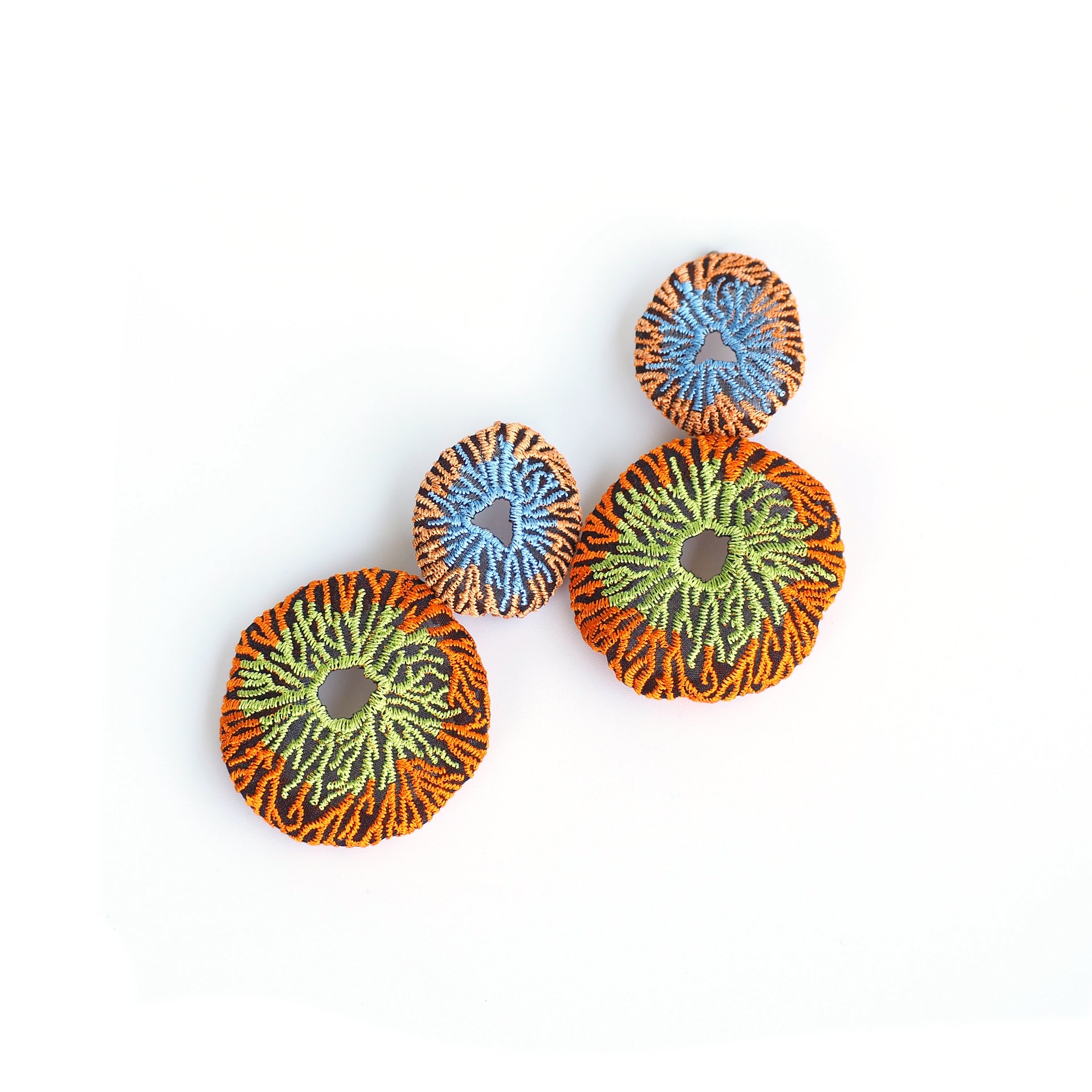 ARRO / CORAL EGG / EARRINGS / ECRU