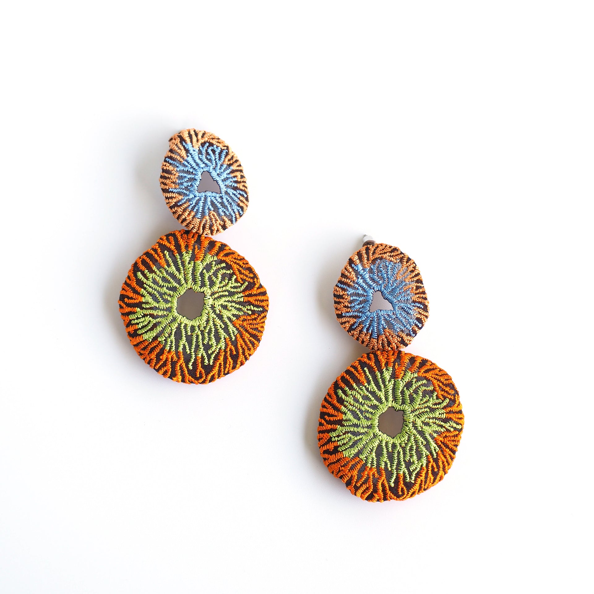 ARRO / CORAL EGG / EARRINGS / ECRU