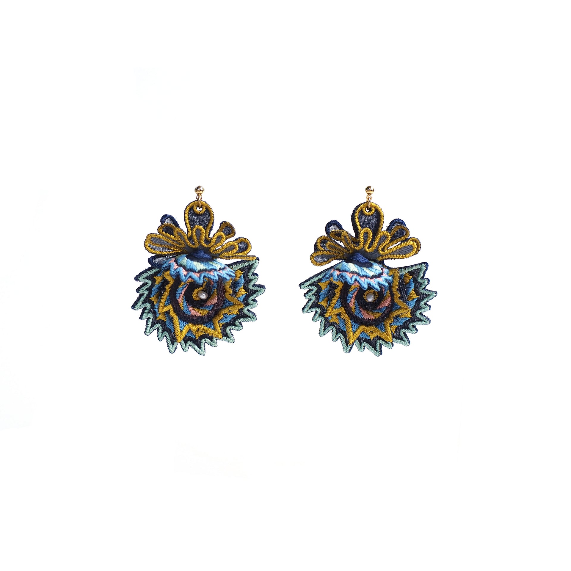 DANCING SHELLS / EARRING / NAVY