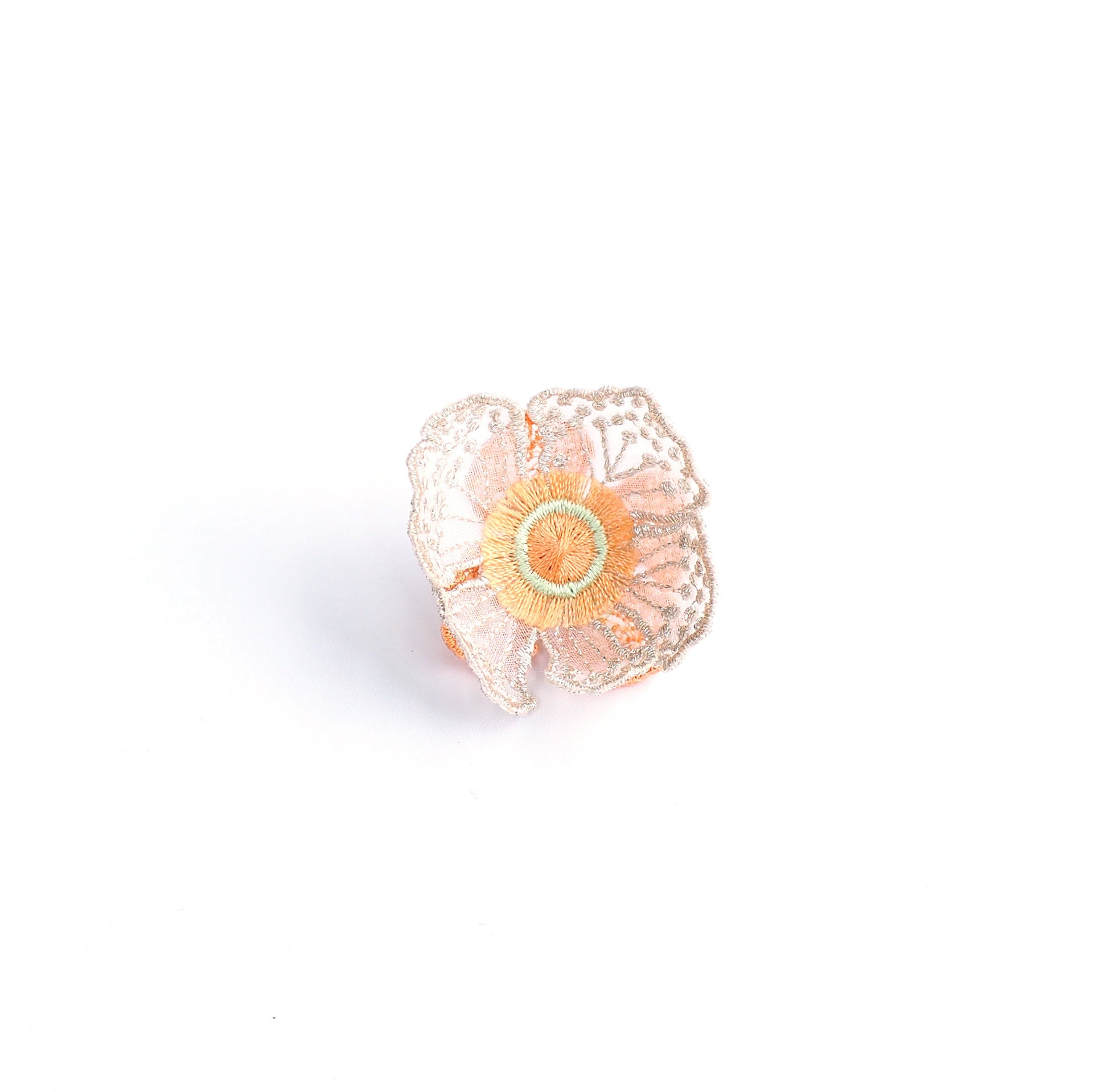 FLOWERS AT DAWN 2 / EARRING / IVORY