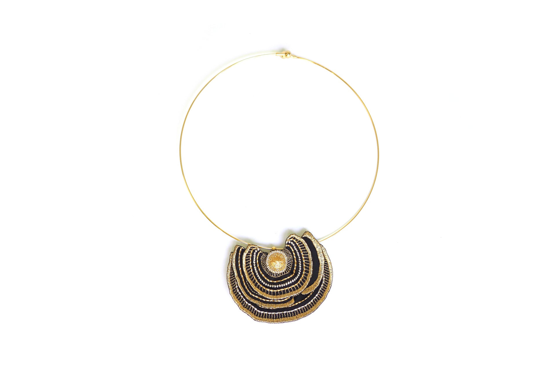 TURKEY TAIL / CHOKER / GOLD