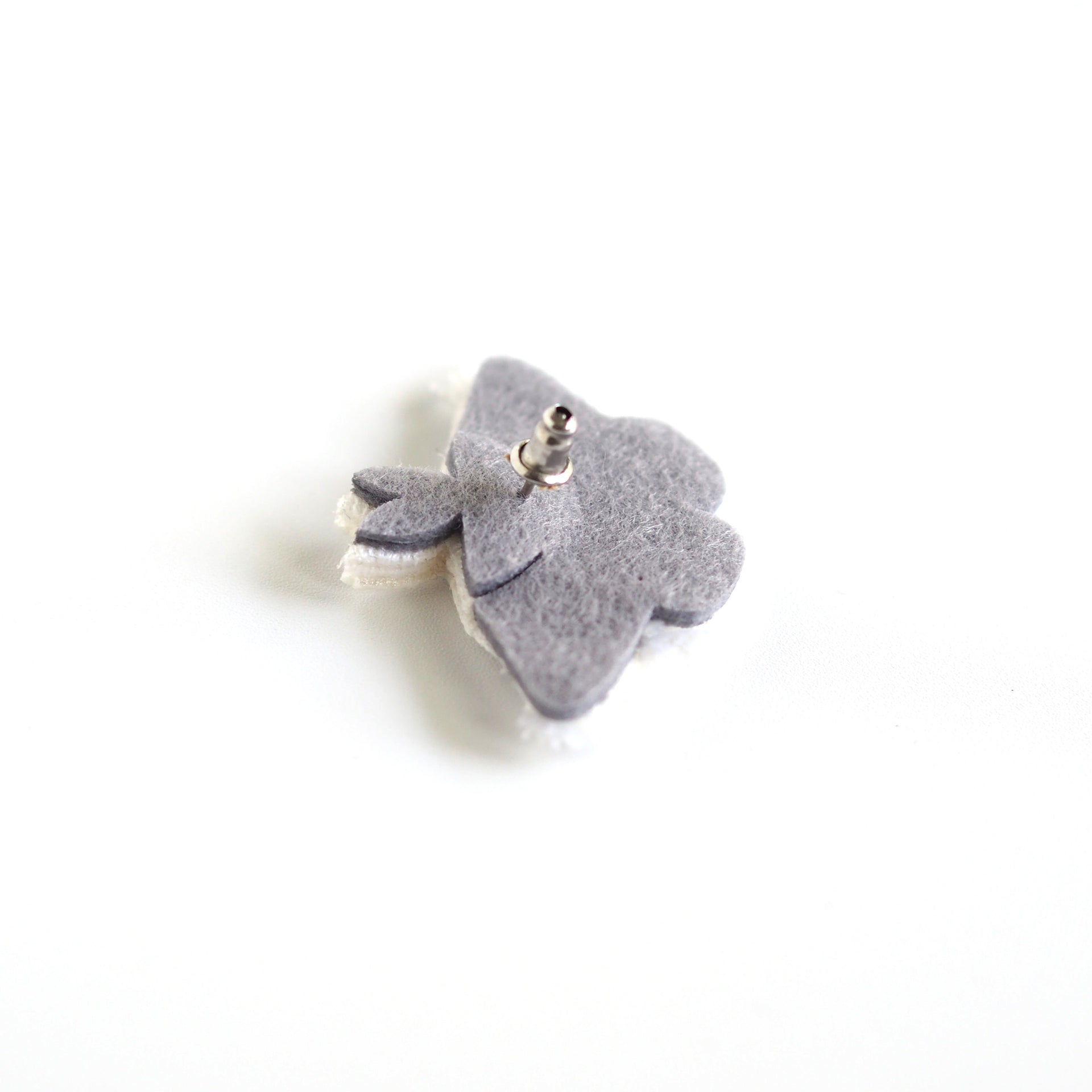 MOTH / EARRING EAR-CLIP / WHITE