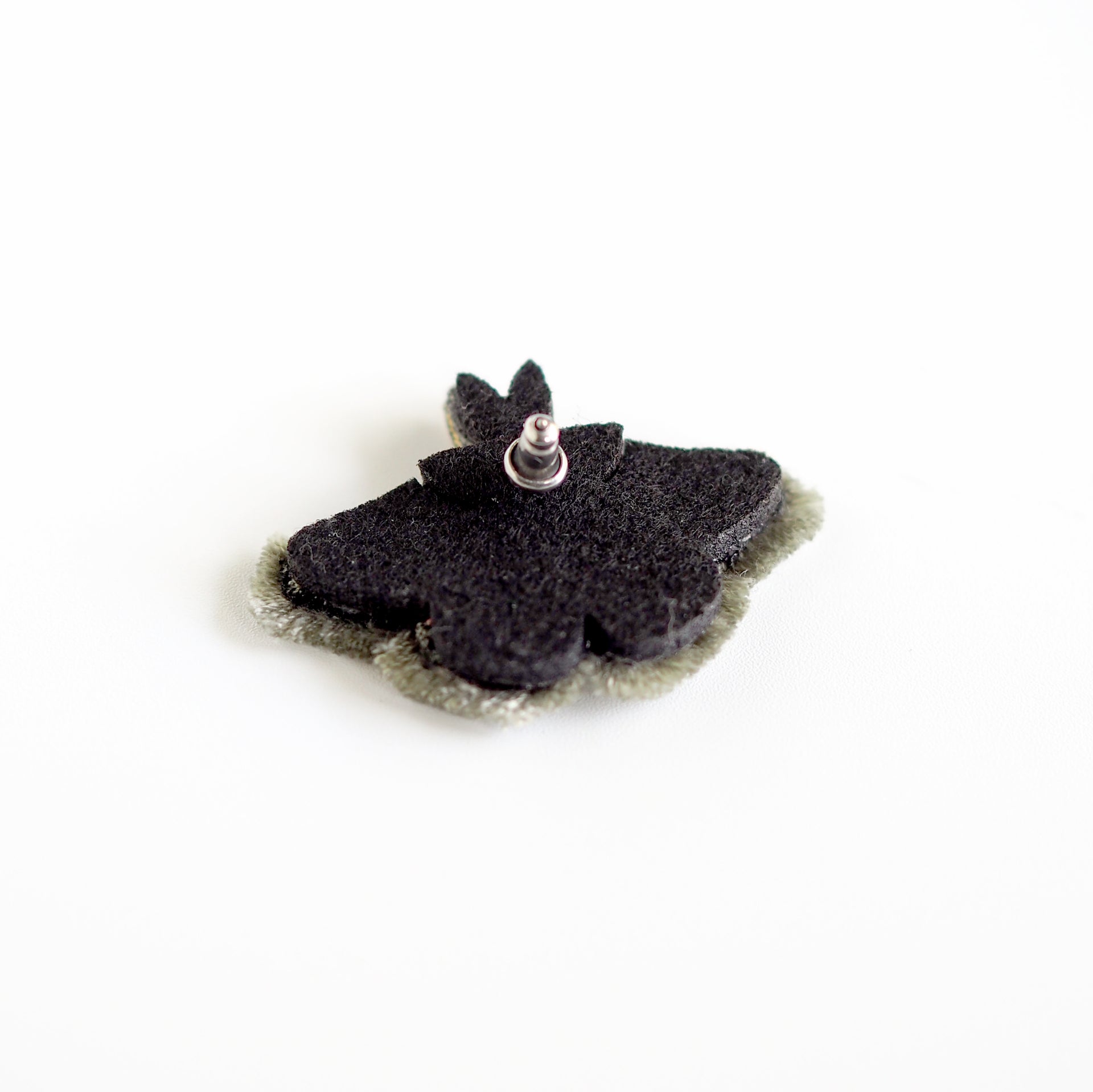 MOTH / EARRING EAR-CLIP / GRAY