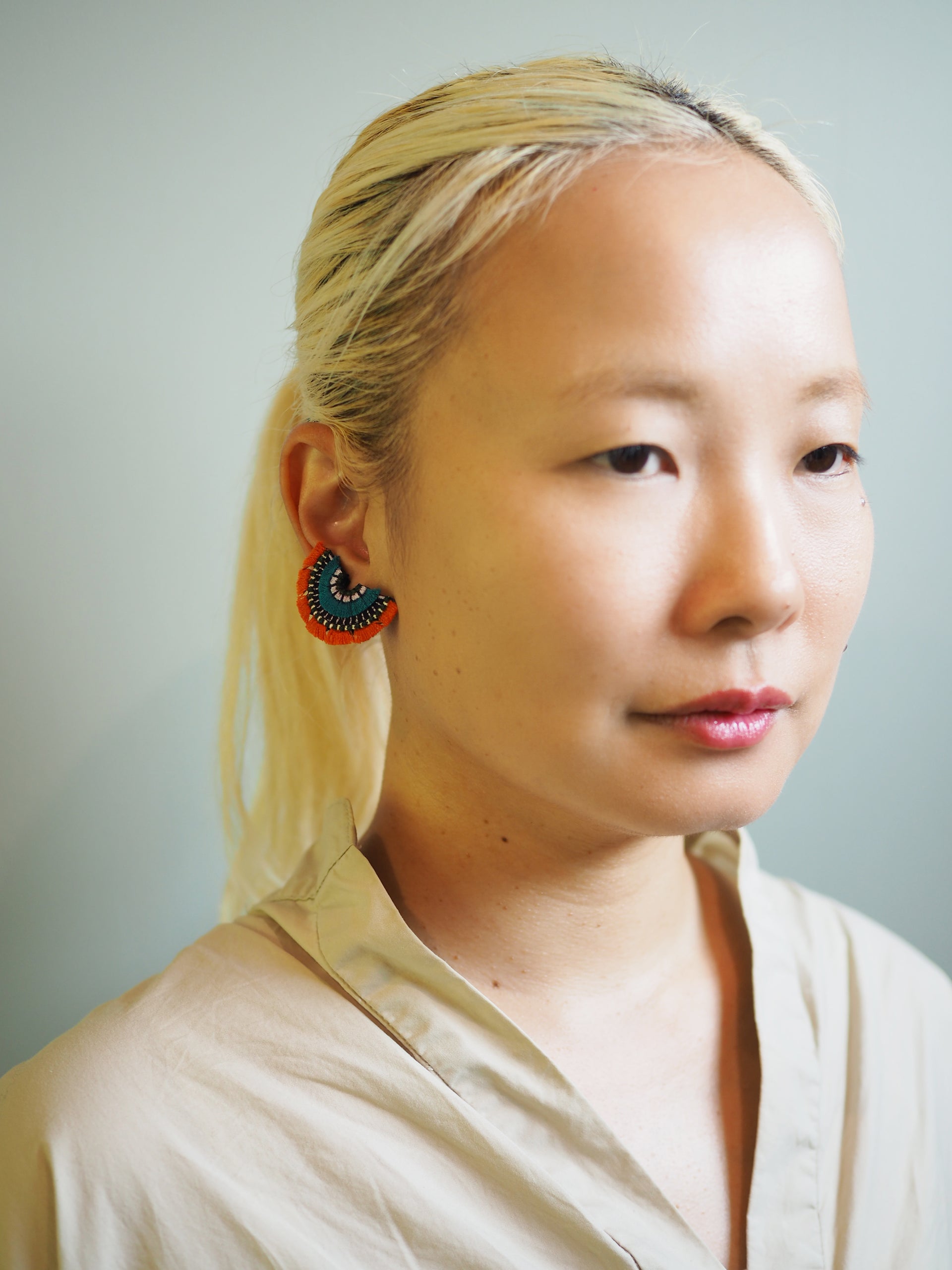 BLOOM / EARRING EAR-CLIP / TAN