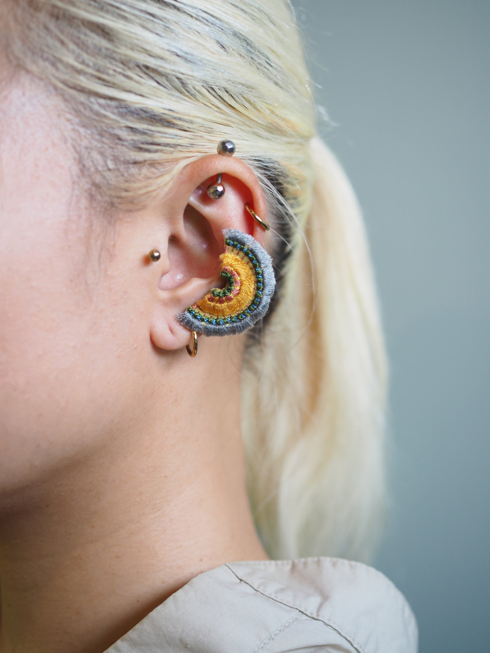 BLOOM / EARRING EAR-CLIP / GRAY