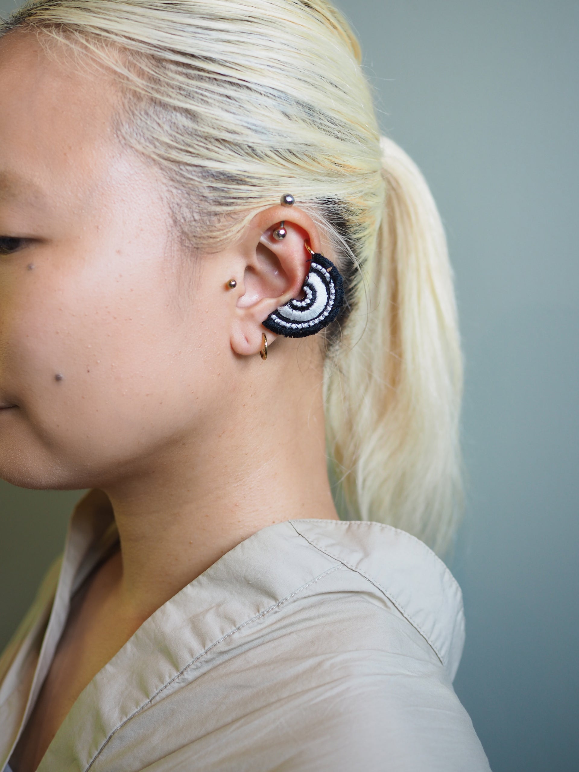 BLOOM / EARRING EAR-CLIP / BLACK