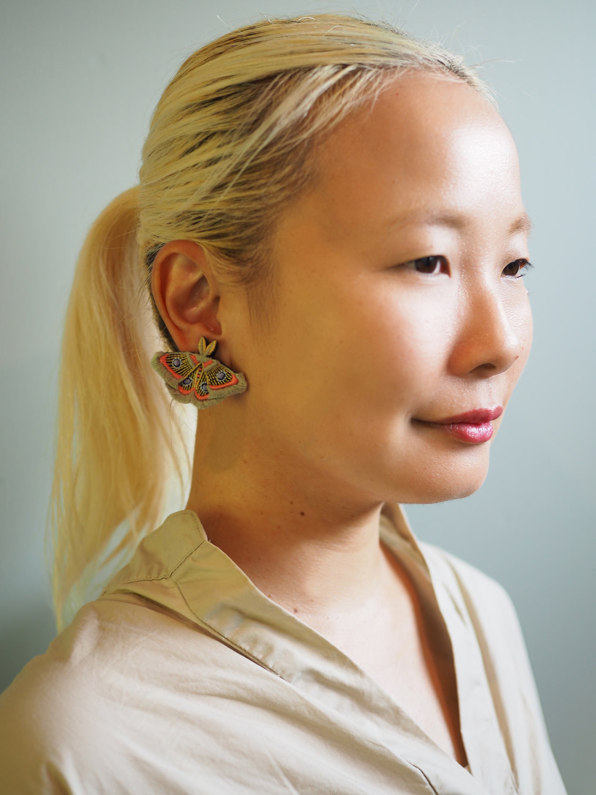 MOTH / EARRING EAR-CLIP / GRAY