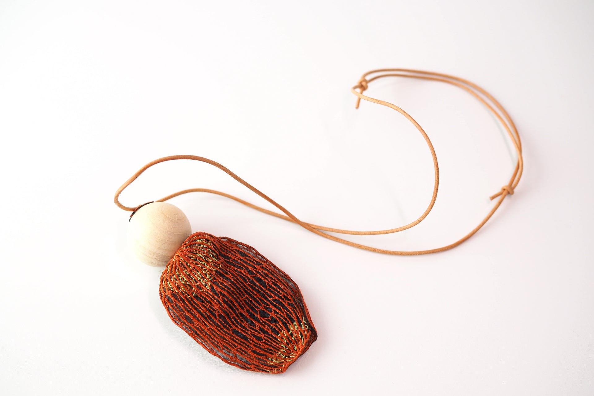 KALA / NECKLACE / ORANGE