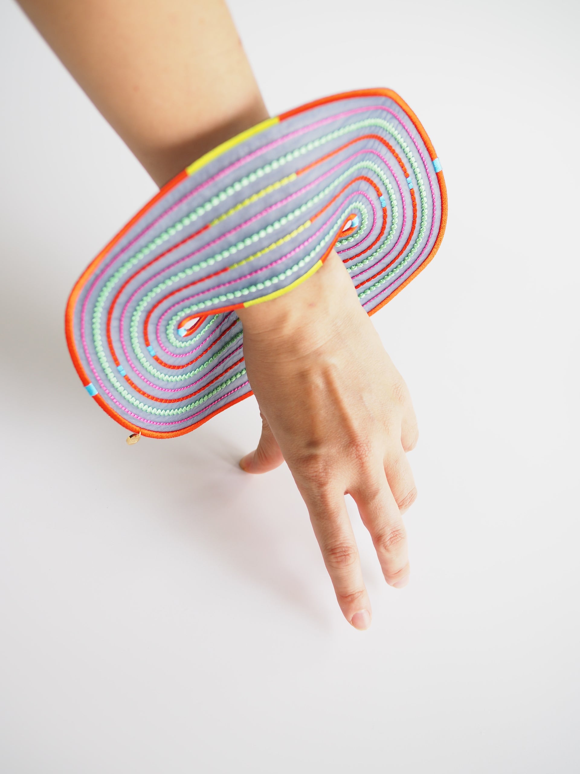 "O" / BANGLE / RED