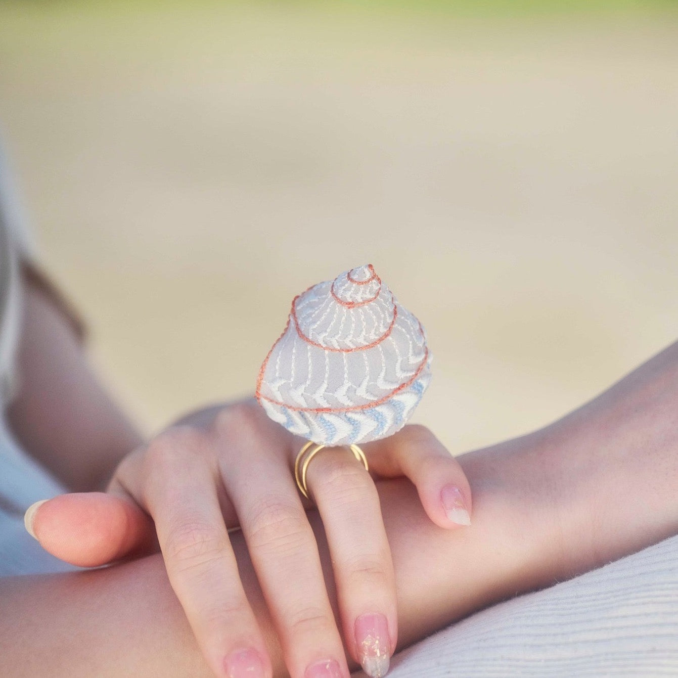 CONCH / RING / IVORY