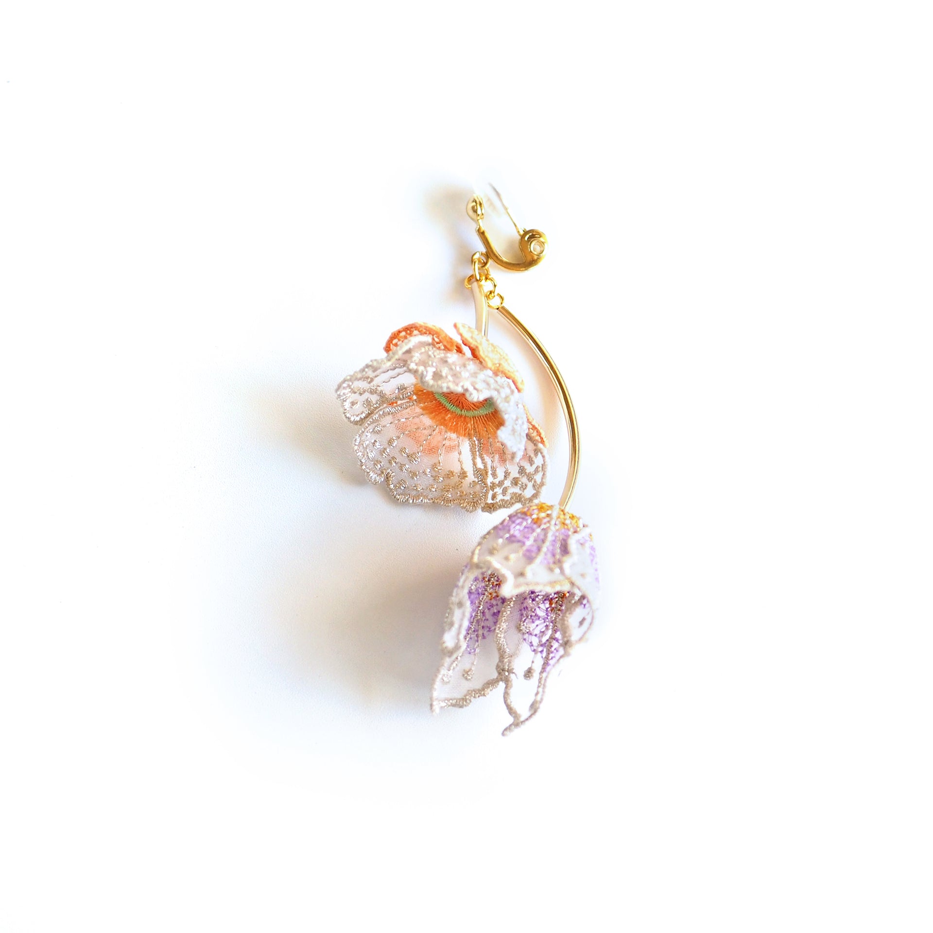 FLOWERS AT DAWN / EARRING / IVORY