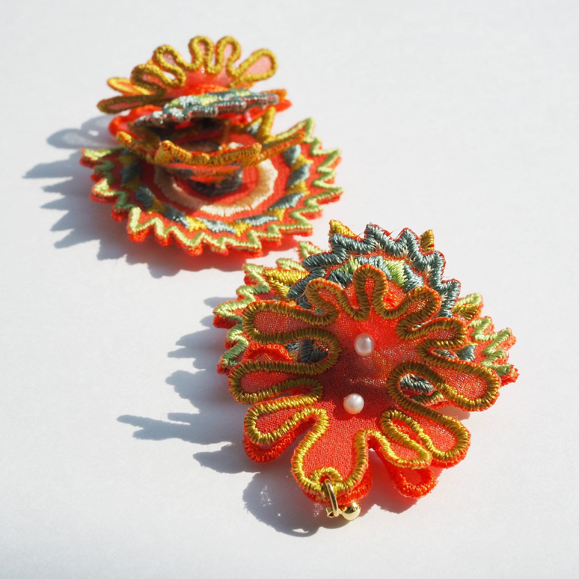 DANCING SHELLS / EARRING / ORANGE