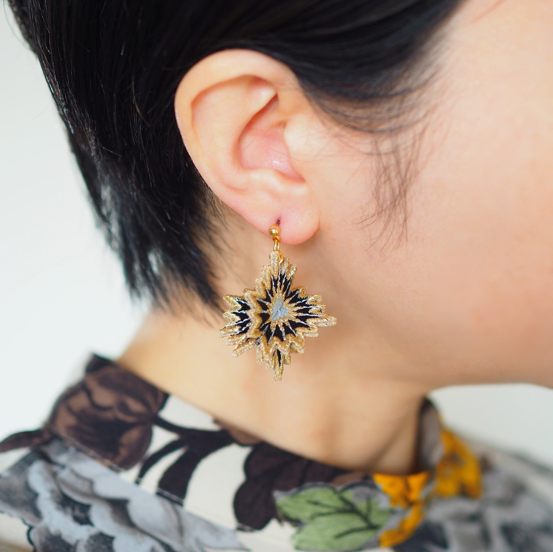 SPUTNIK / EARRINGS / BLACK