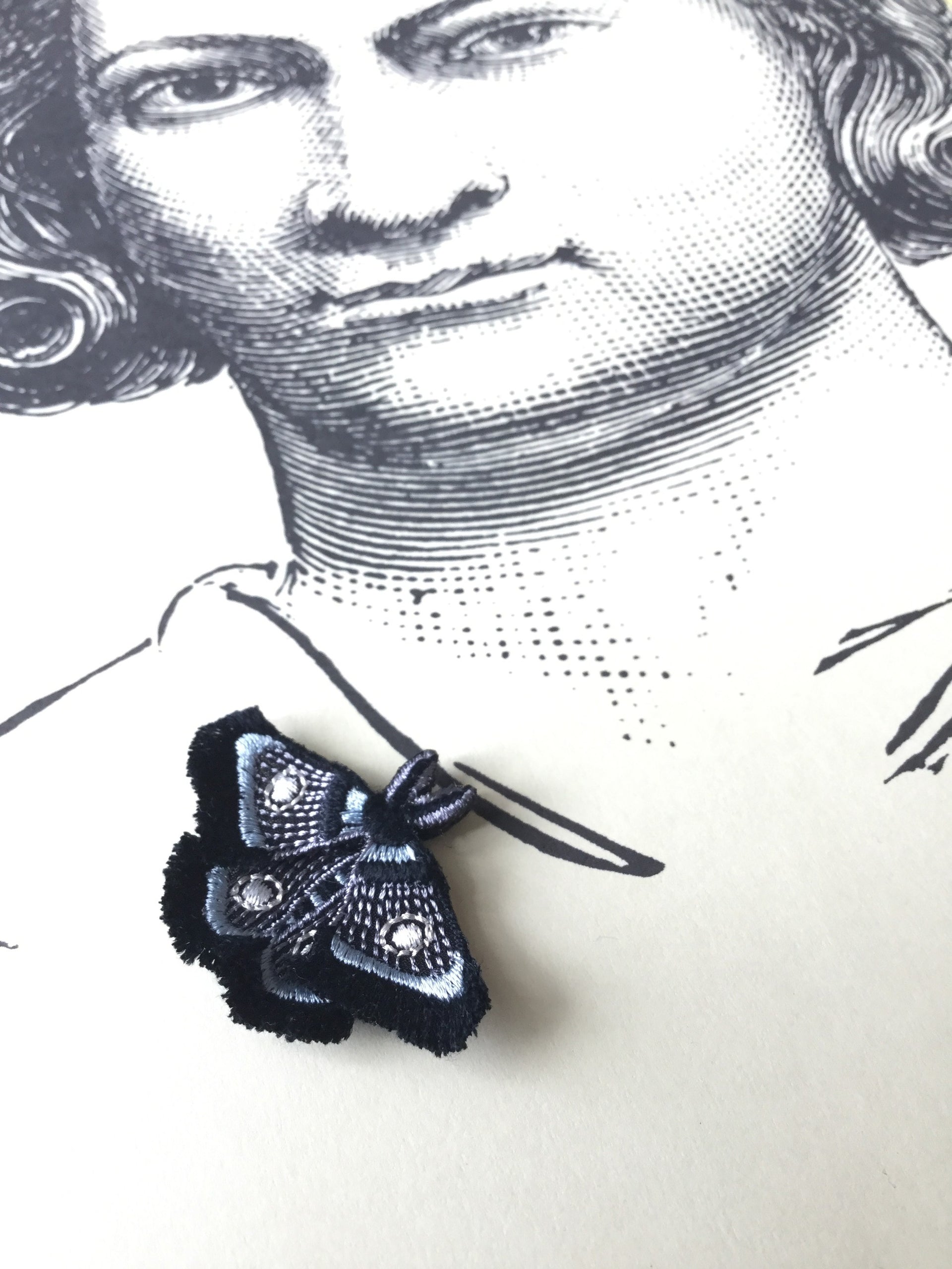 MOTH / BROOCH / BLACK