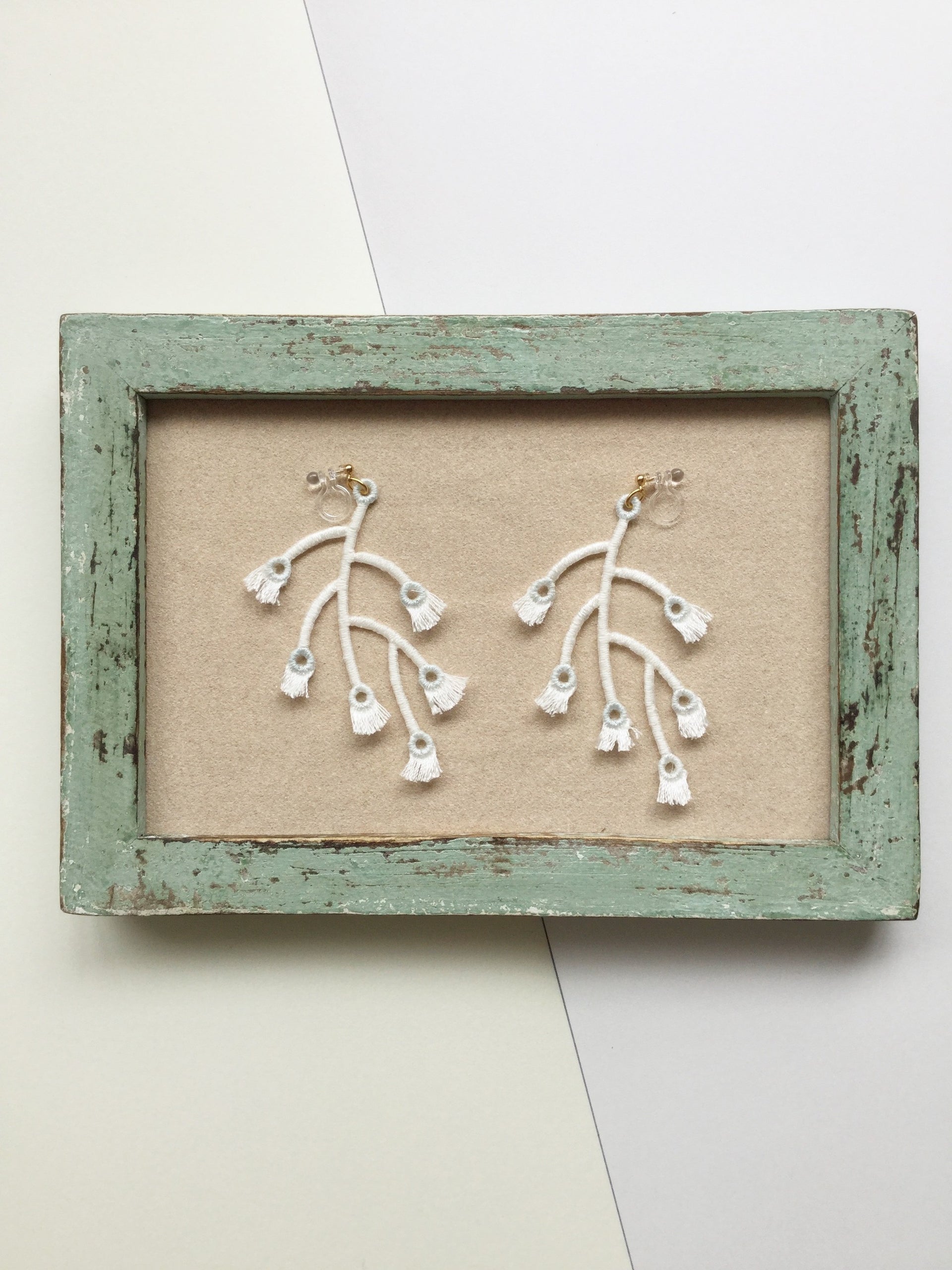 BRANCHED / EARRINGS / WHITE