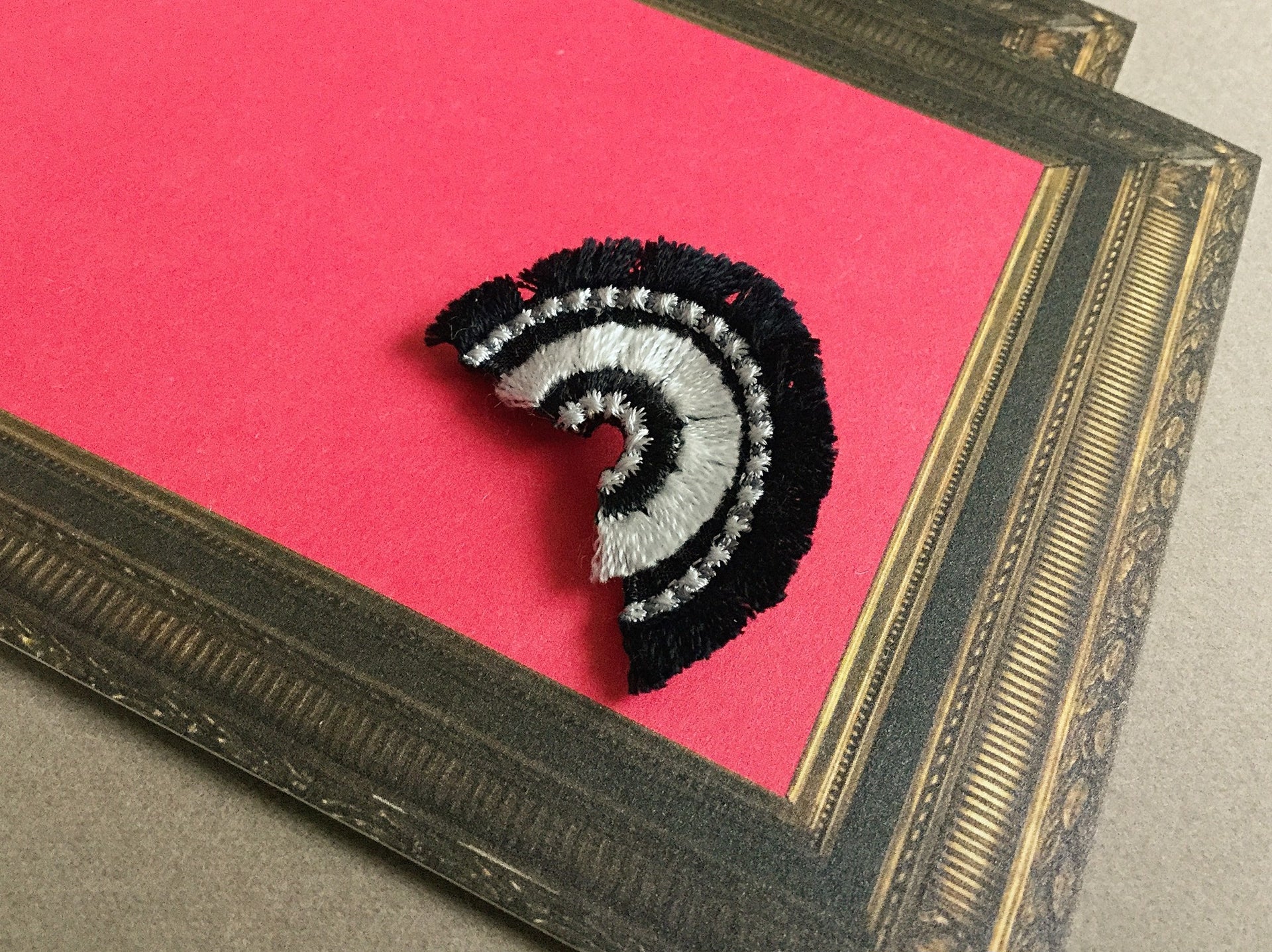 BLOOM / BROOCH / BLACK