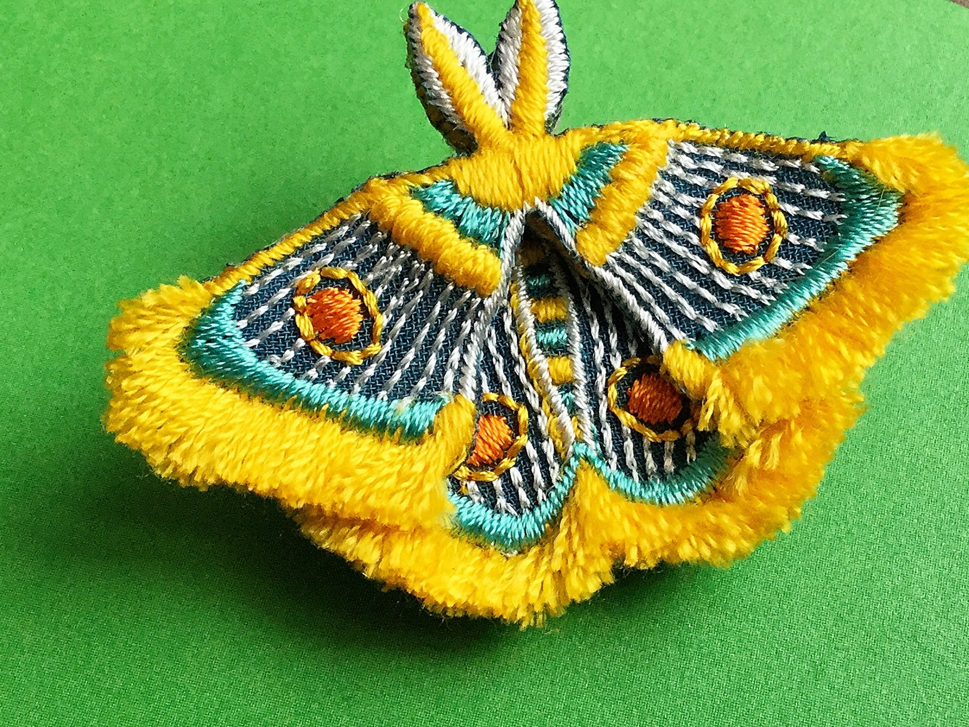 MOTH / BROOCH / YELLOW