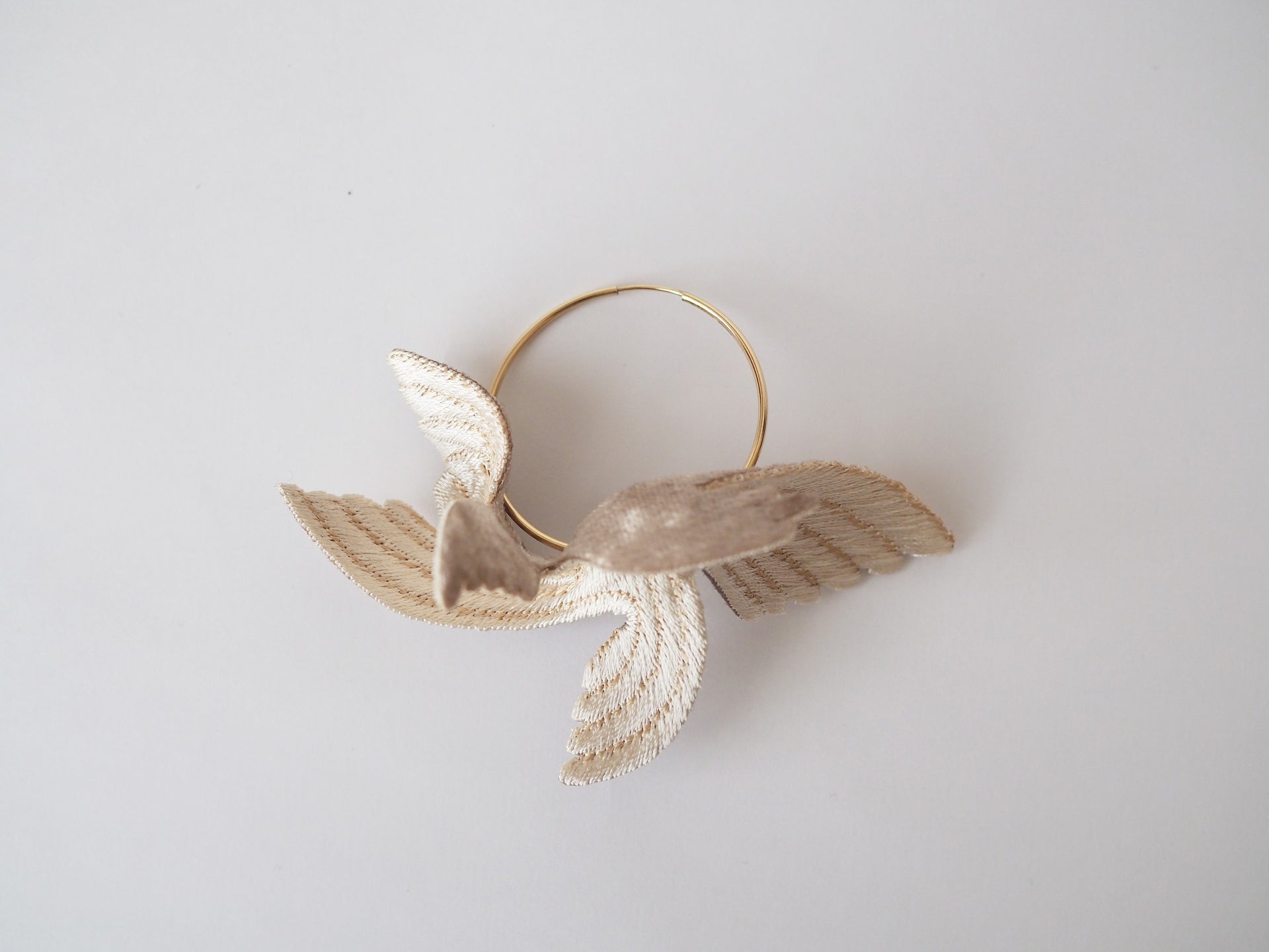 JOY "LITTLE BIRD" / EARRING / IVORY