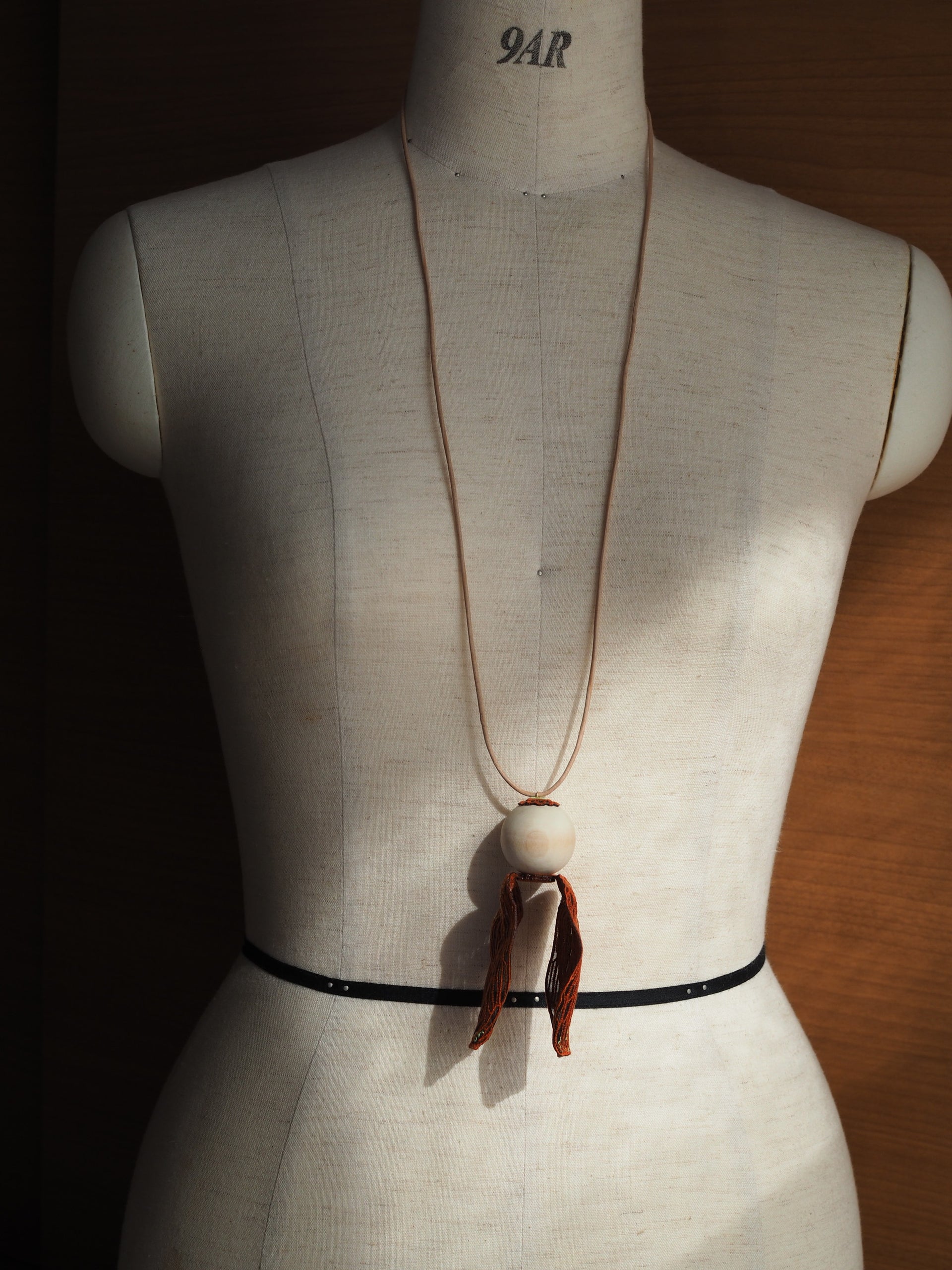 KALA / NECKLACE / ORANGE