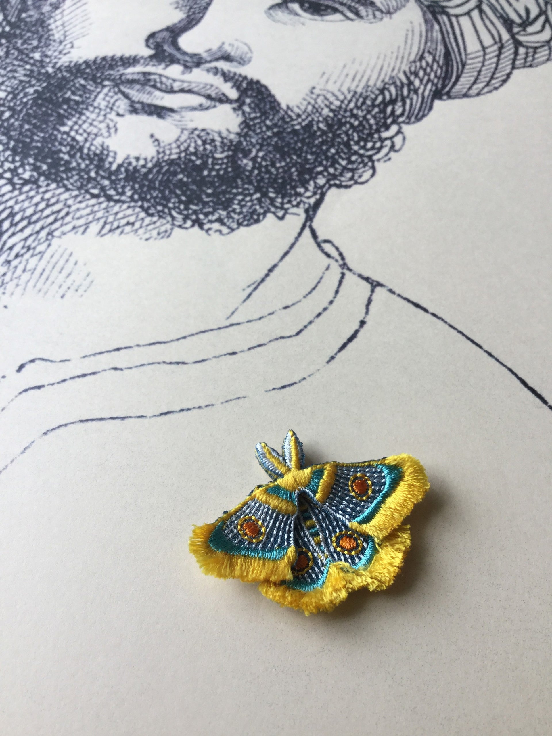 MOTH / BROOCH / YELLOW