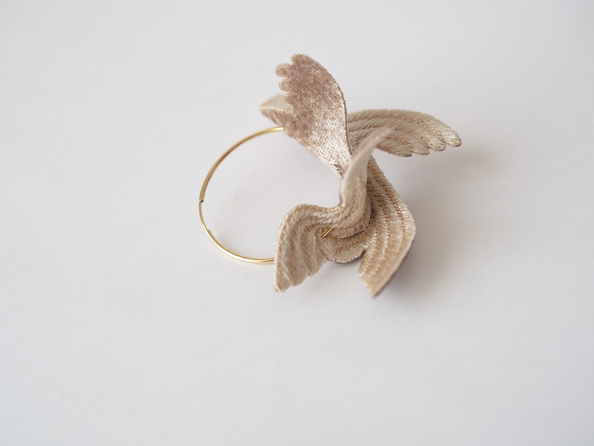 JOY "LITTLE BIRD" / EARRING / IVORY