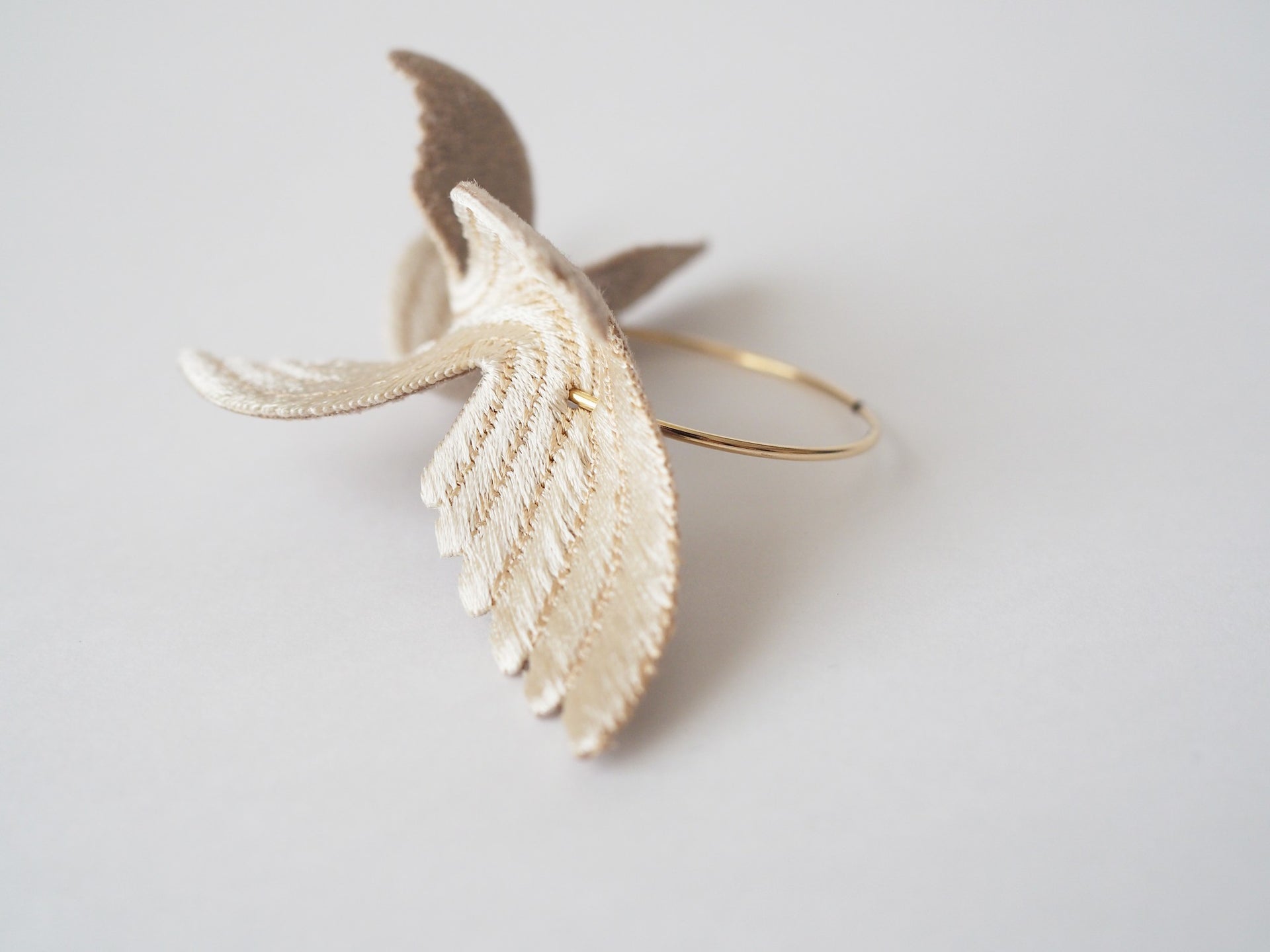 JOY "LITTLE BIRD" / EARRING / IVORY