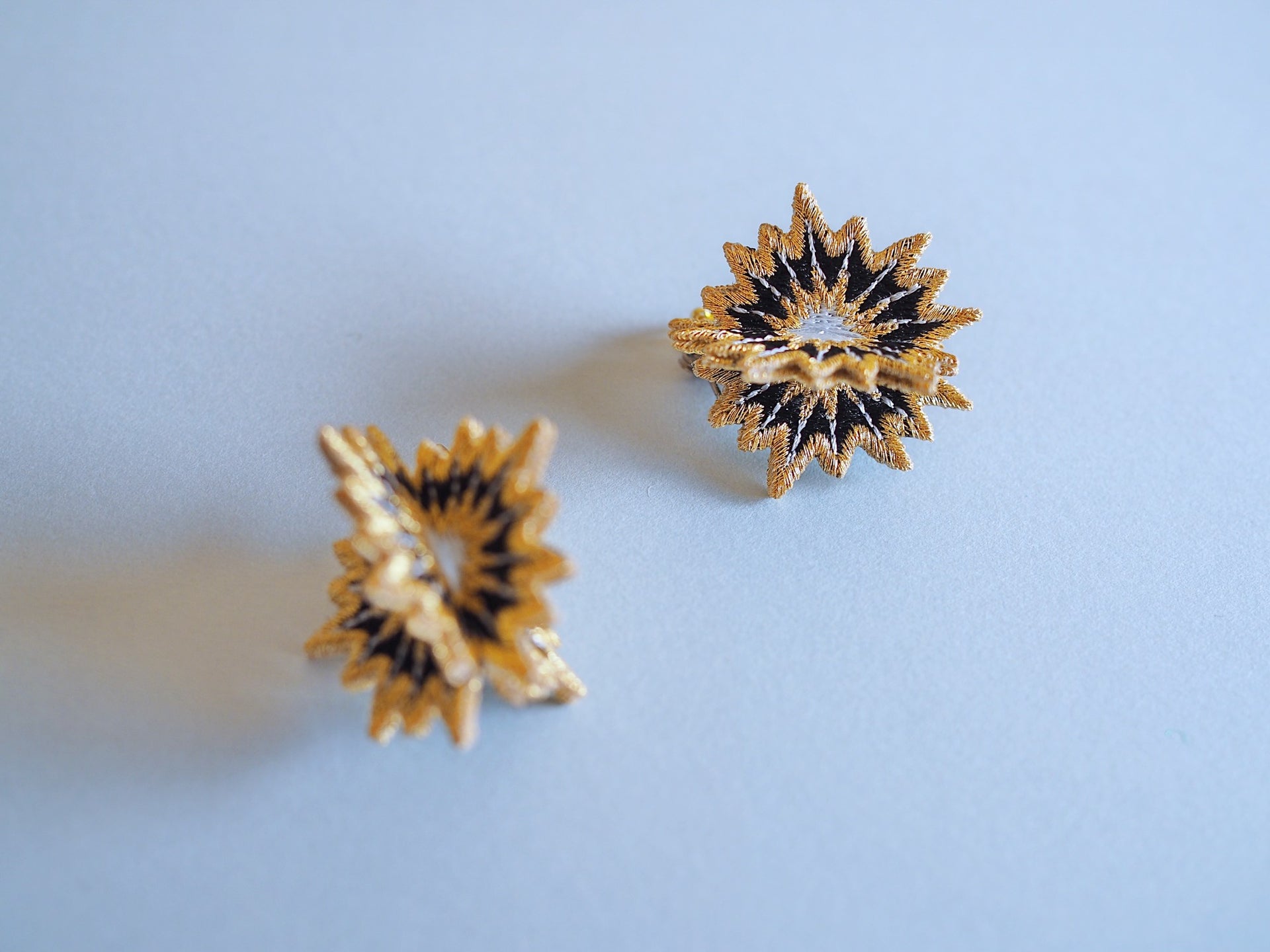 SPUTNIK / EARRINGS / BLACK