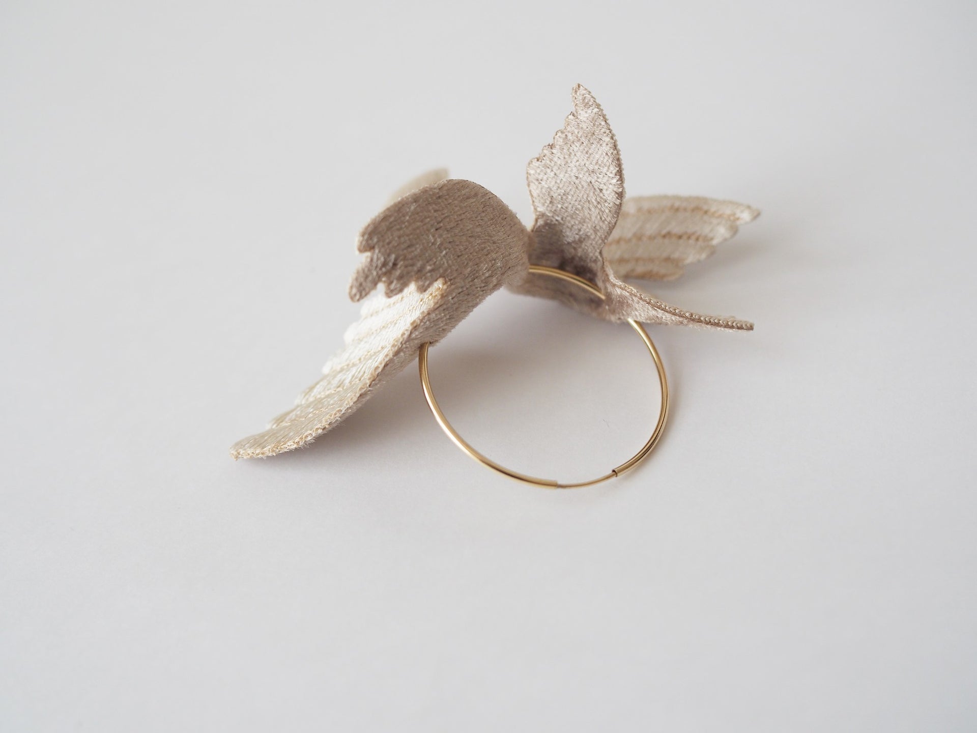 JOY "LITTLE BIRD" / EARRING / IVORY