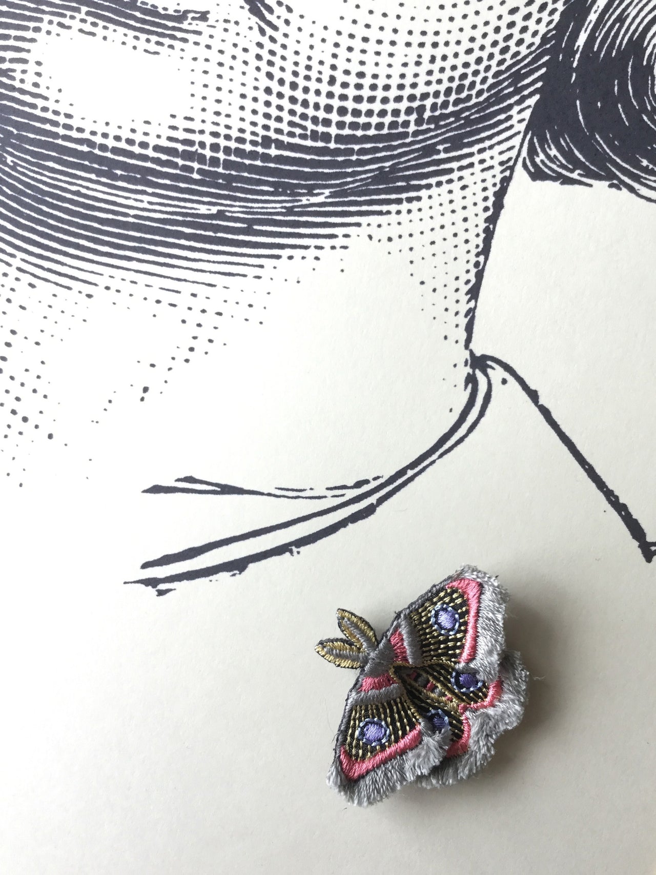 MOTH / BROOCH / GRAY