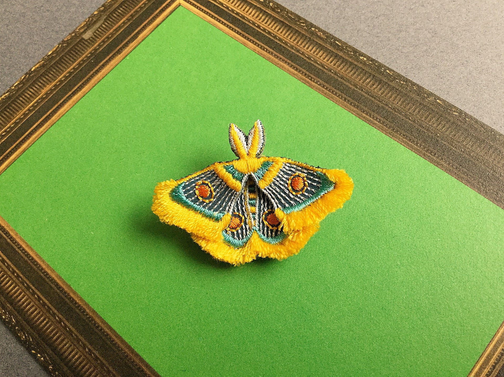 MOTH / BROOCH / YELLOW